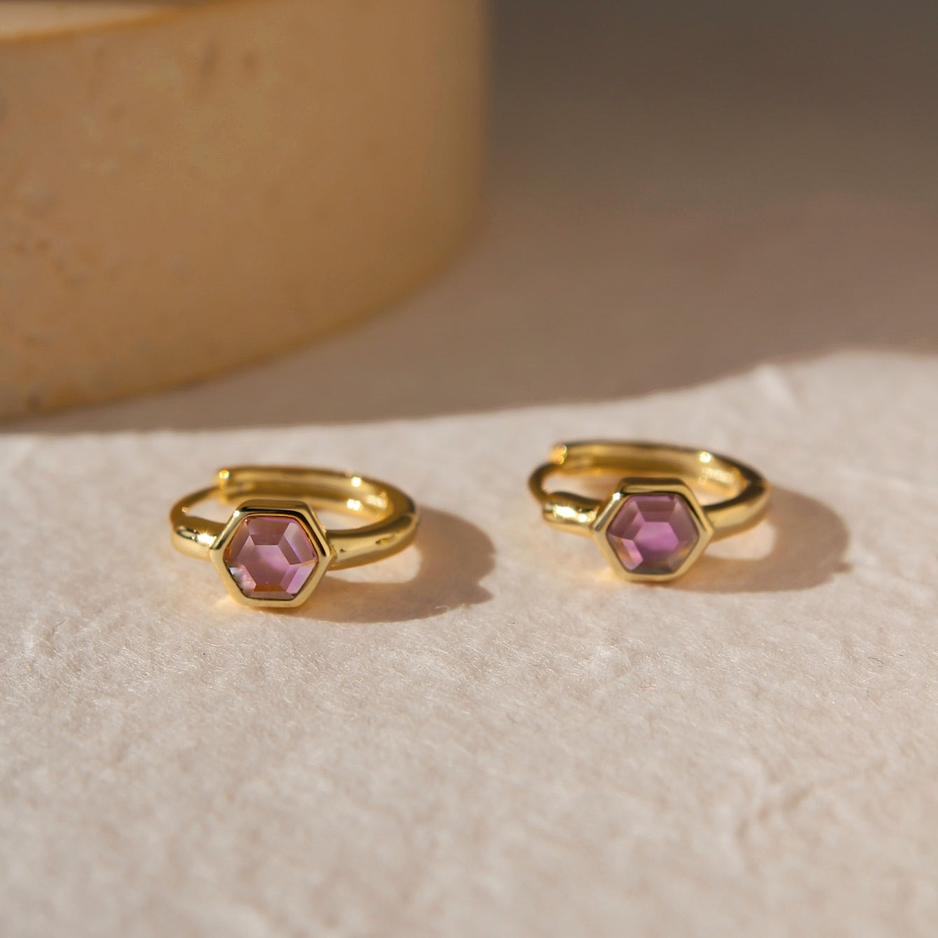 "Hailey" Hexagon Creolen mit bunten Zirkonia