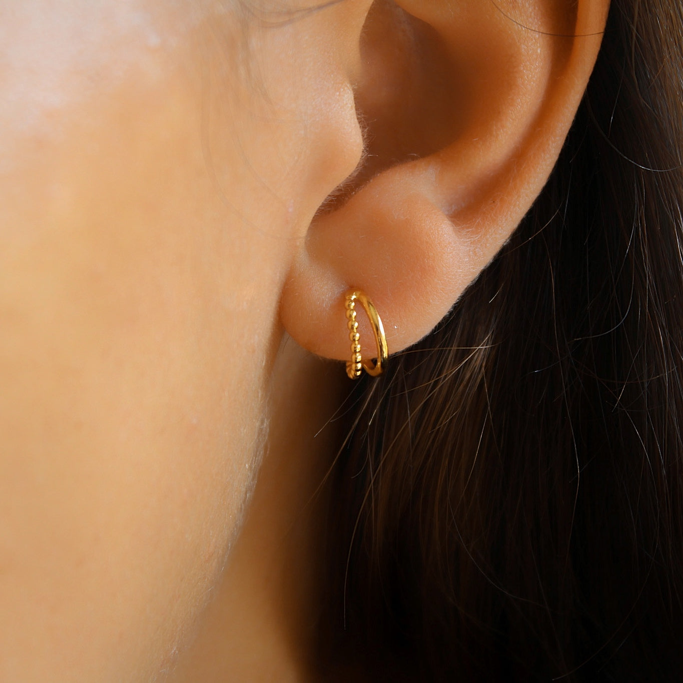 „Kareena" zierliche Halb Creolen mit Doppelstrang Design