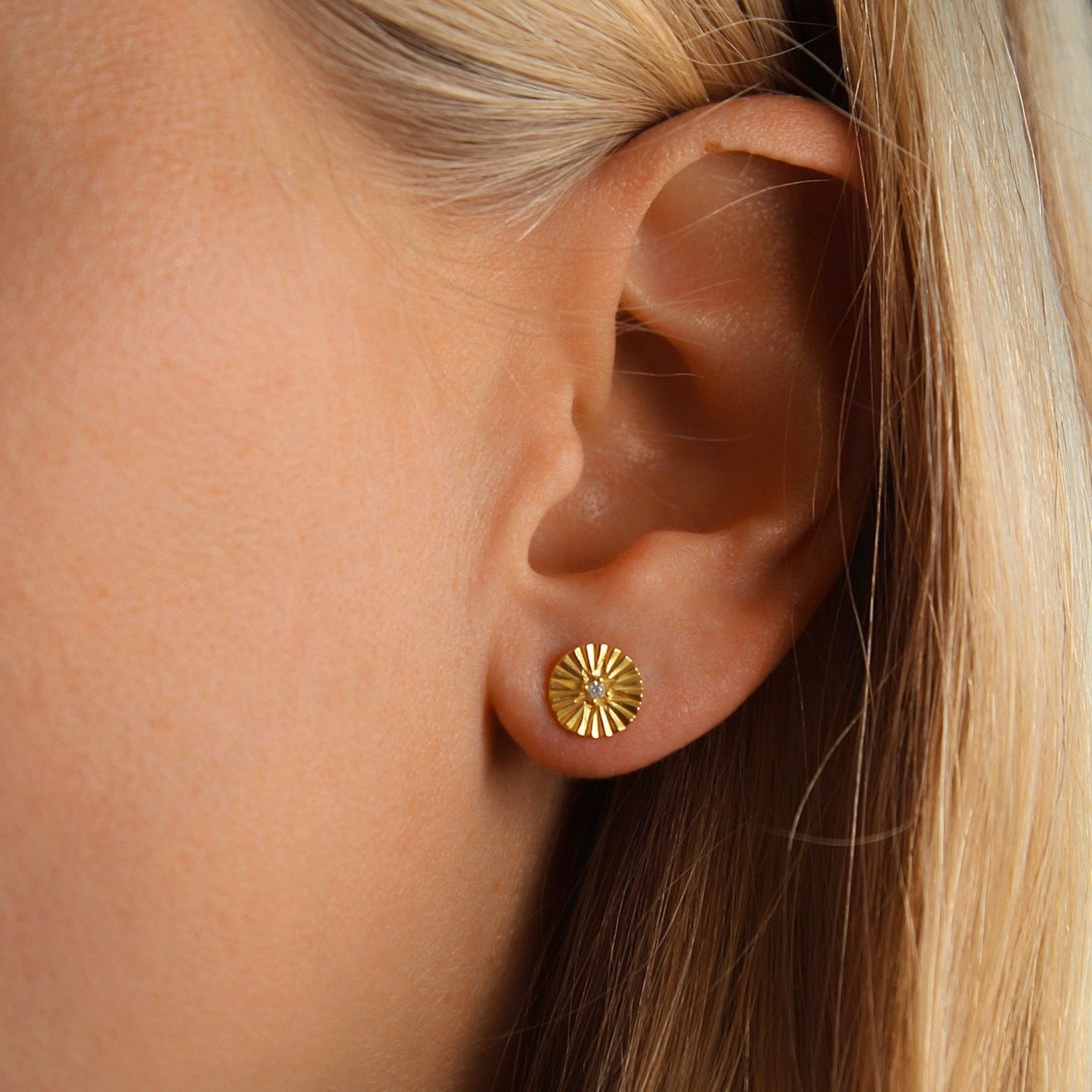 "Orion" Plättchen Ohrstecker mit Sternprägung