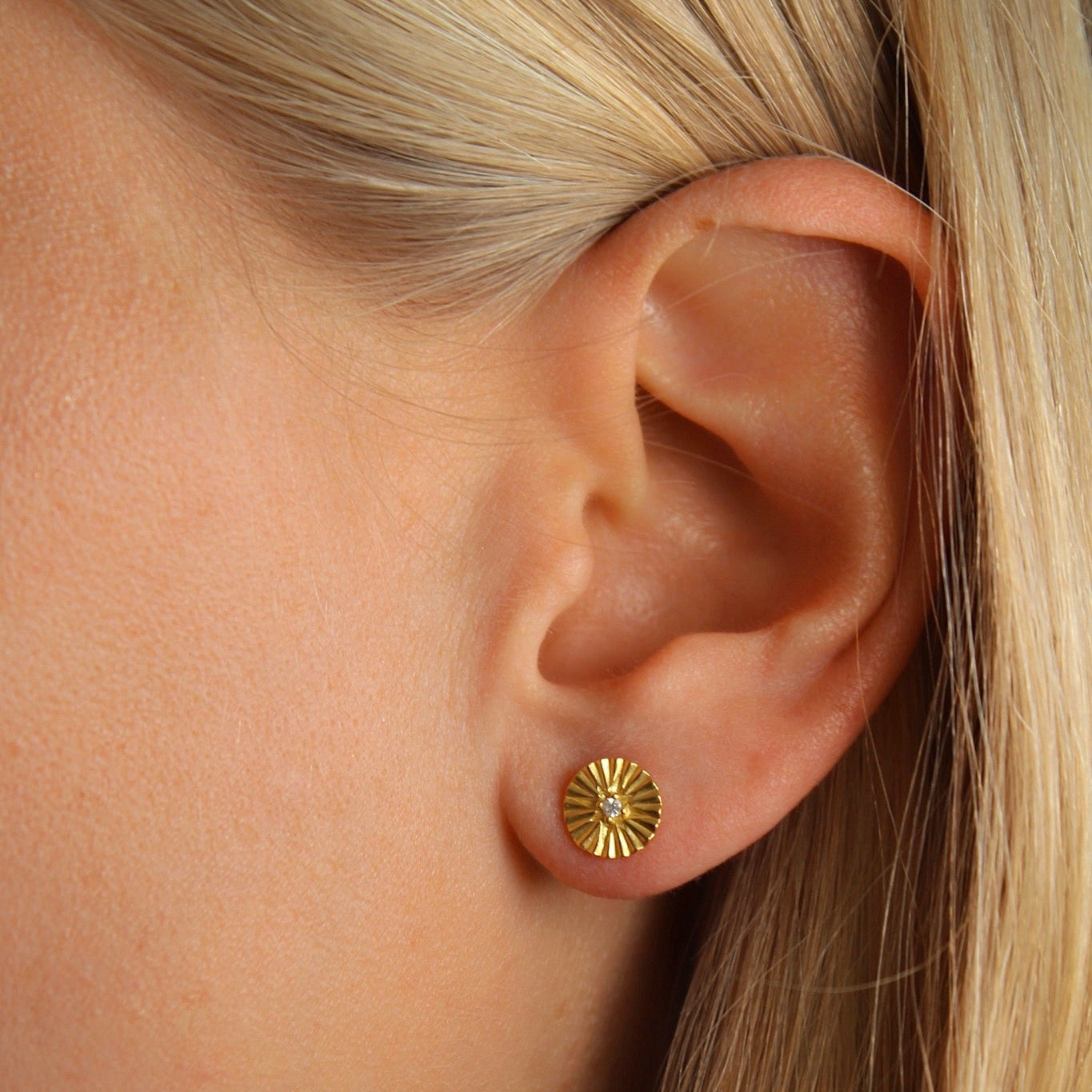 "Orion" Plättchen Ohrstecker mit Sternprägung