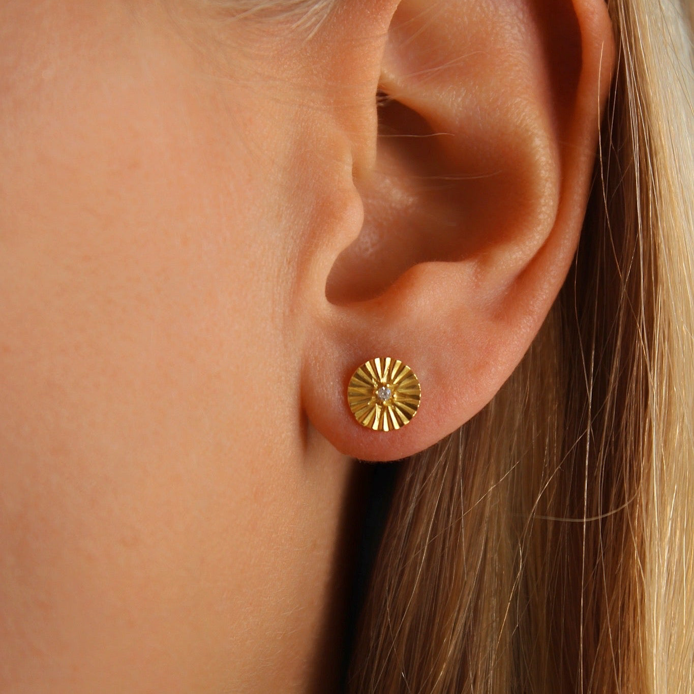 "Orion" Plättchen Ohrstecker mit Sternprägung