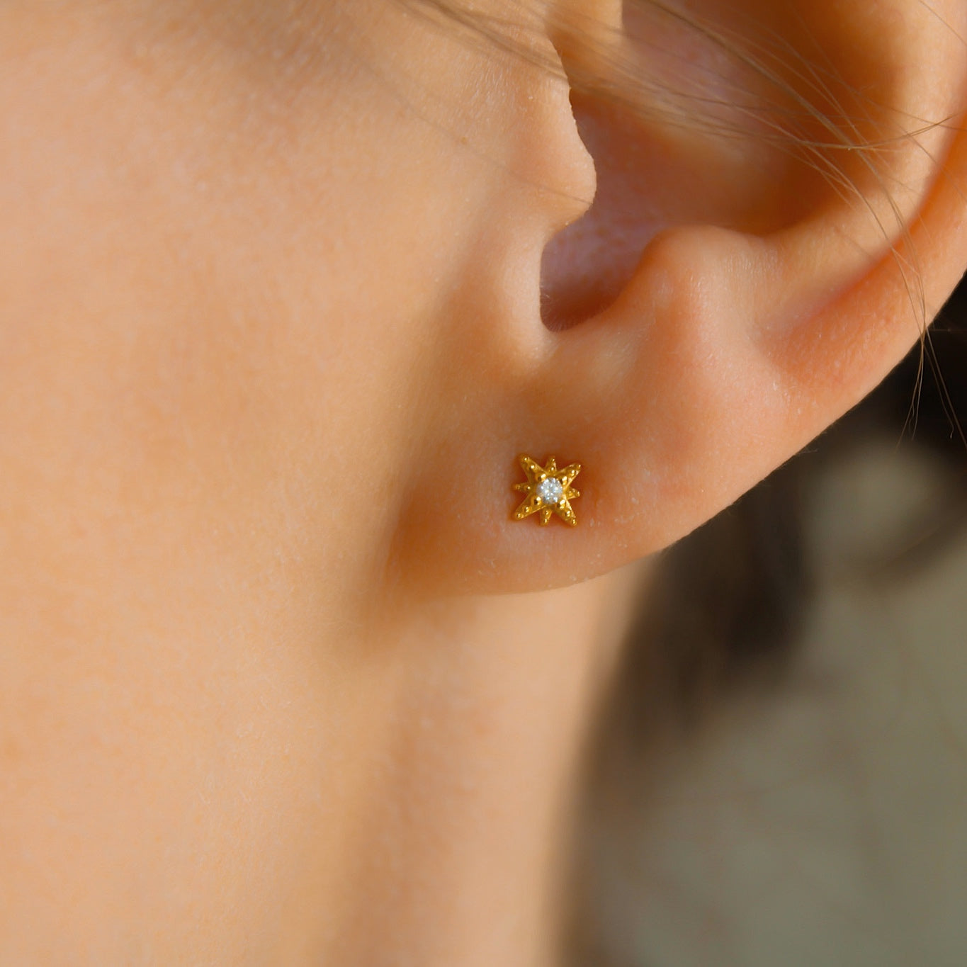 „Astri" winzige Sternchen Ohrstecker mit Zironia
