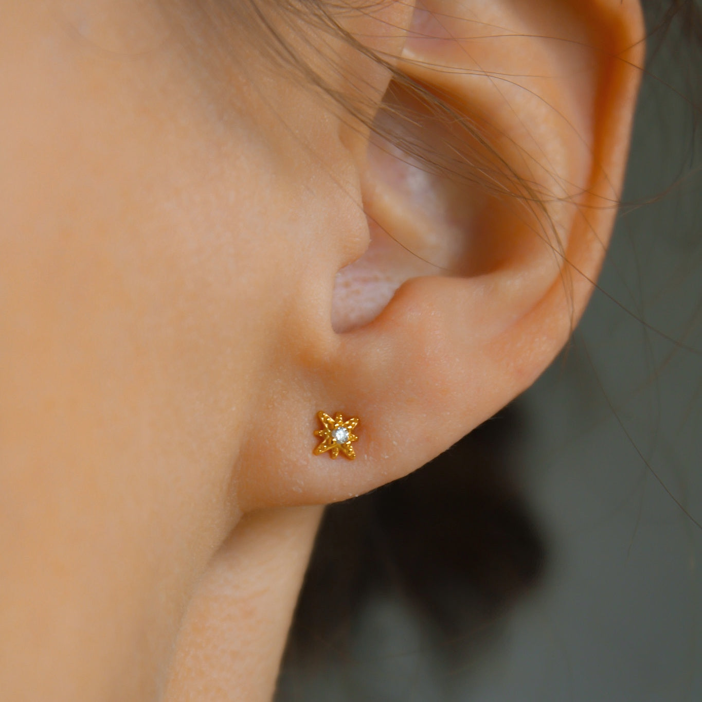 „Astri" winzige Sternchen Ohrstecker mit Zironia
