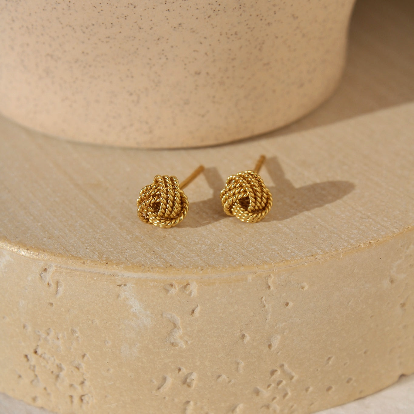 "Mellow" zarte, elegante Knoten Ohrstecker