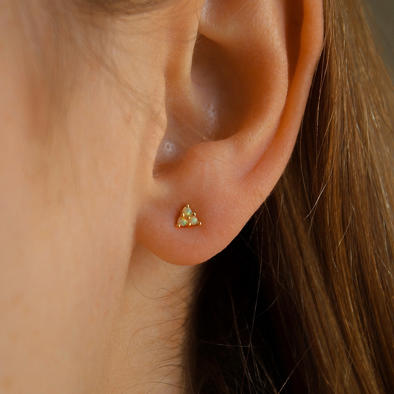 „Sadie" winzige Triple Opal Ohrstecker