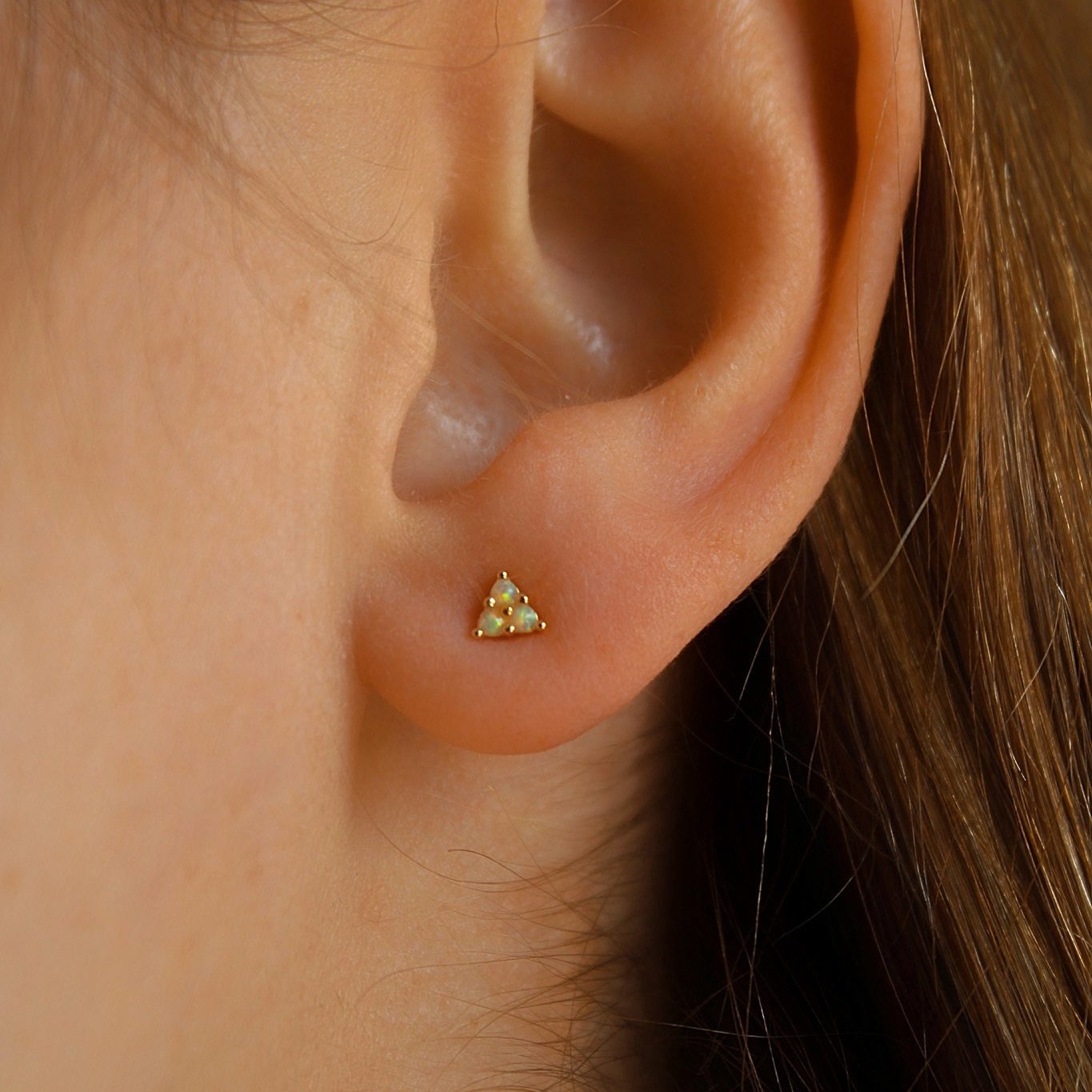 „Sadie" winzige Triple Opal Ohrstecker