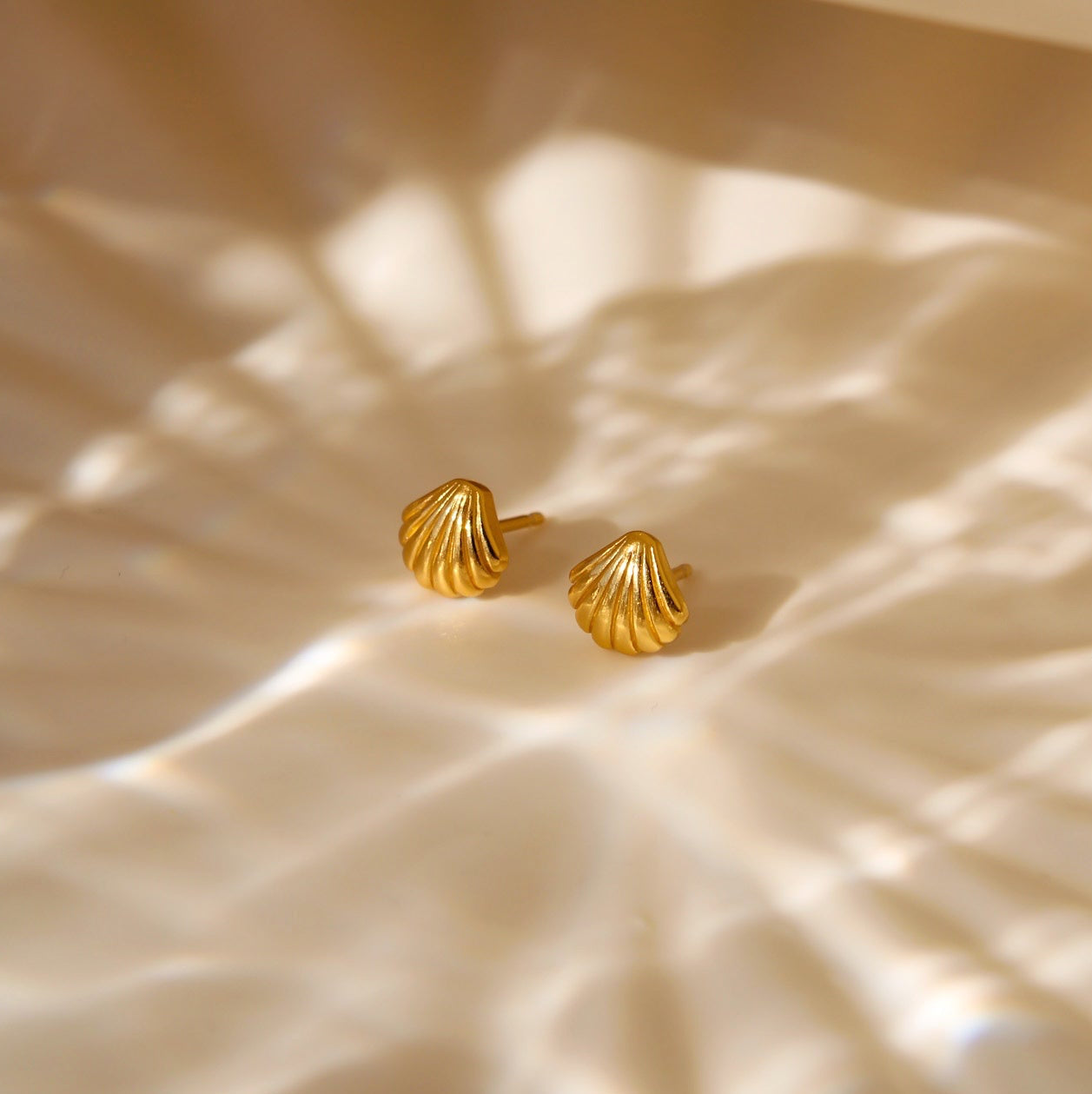 "Shelly" hochwertige Ohrstecker mit Muscheldesign