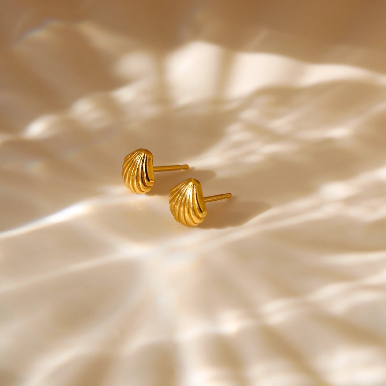 "Shelly" hochwertige Ohrstecker mit Muscheldesign