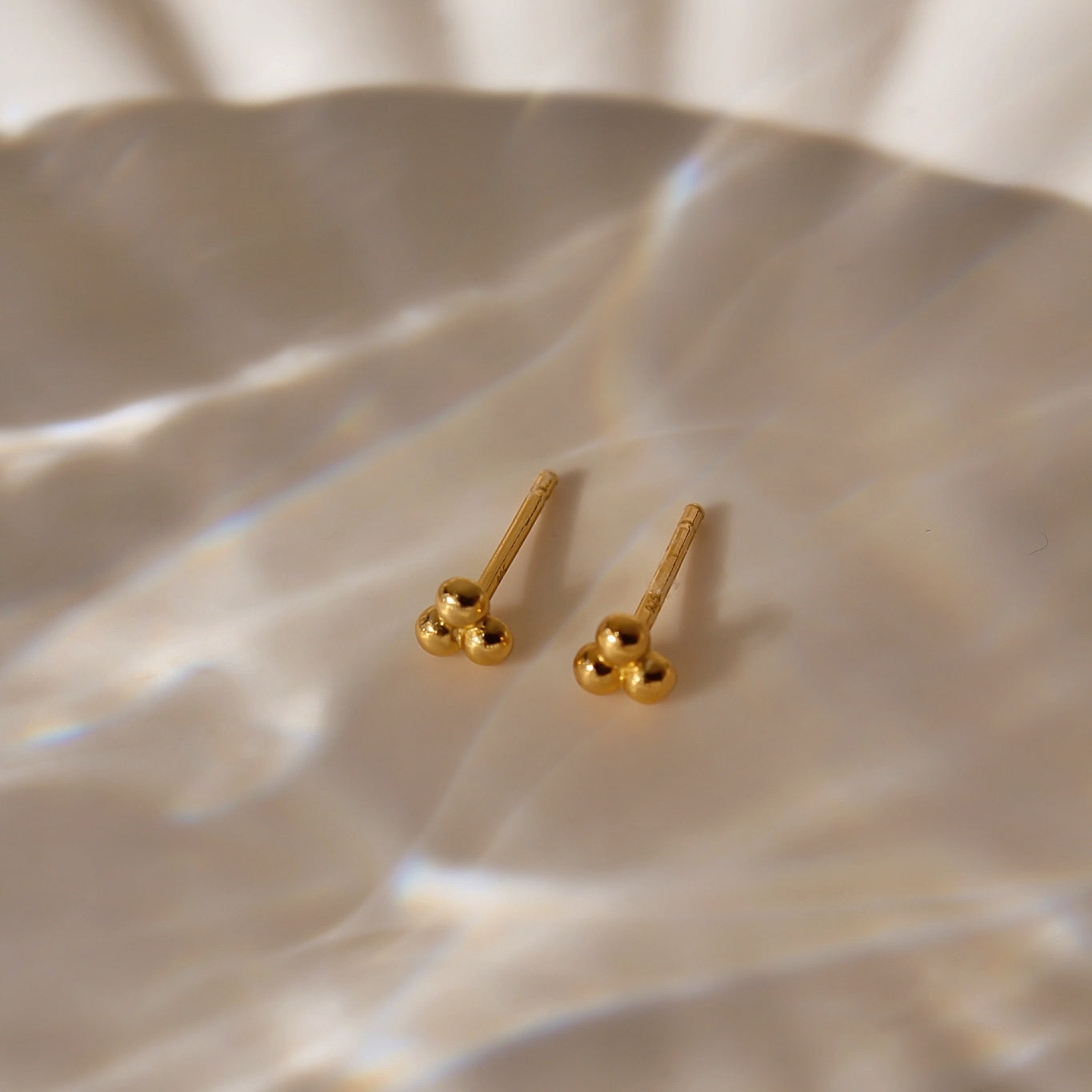 Tria Gold Ohrstecker – 18k vergoldetes recyceltes 925 Sterling Silber