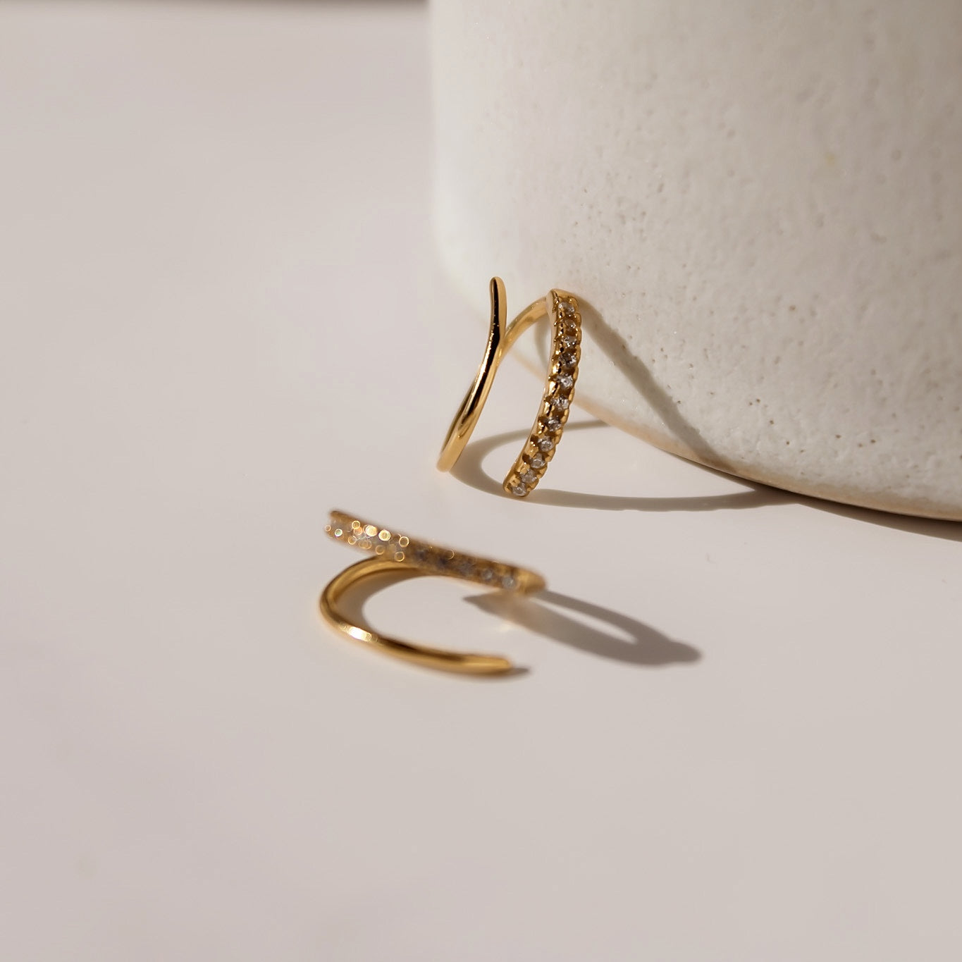 „Calista" Spiral Ohrringe mit Zirkonia