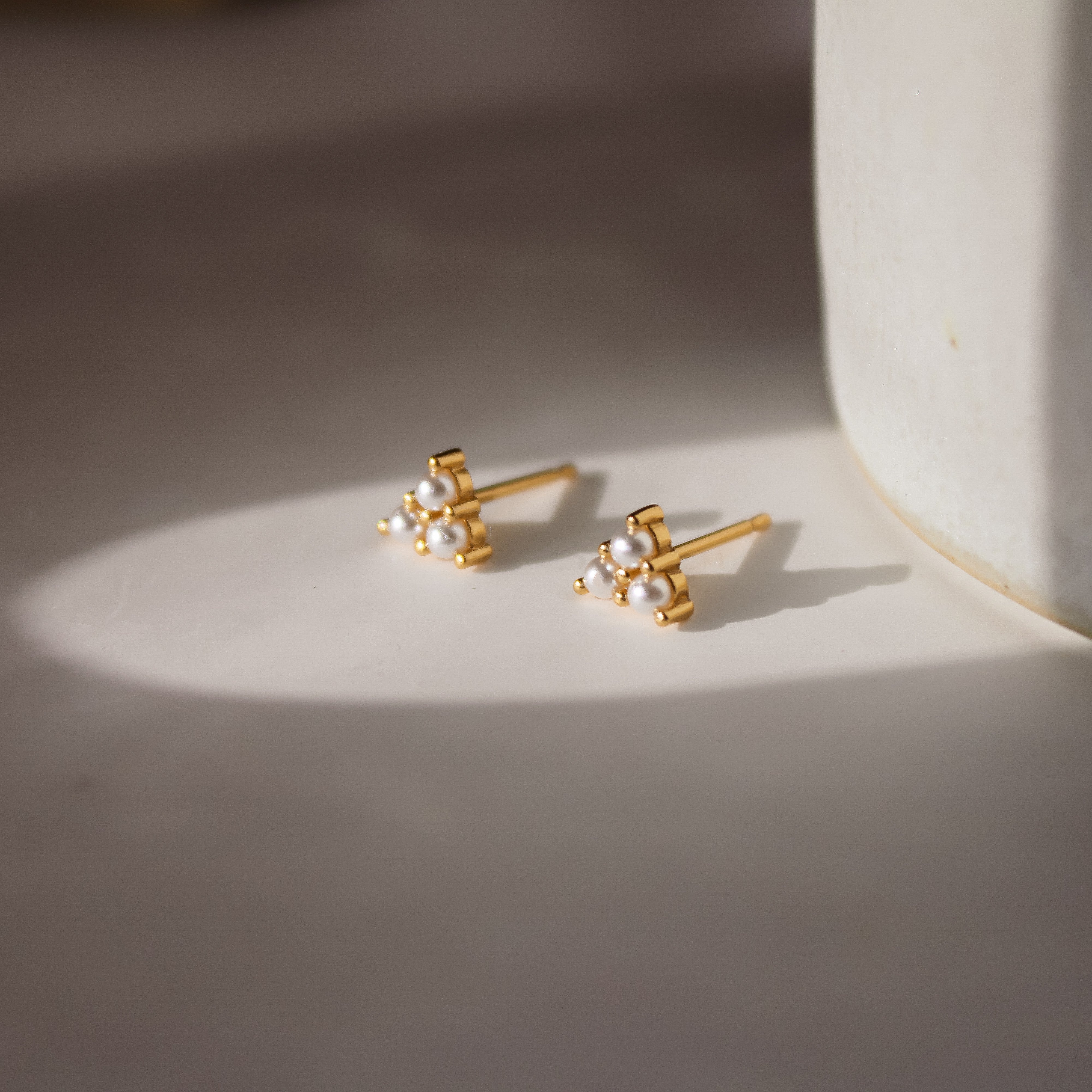 „Ariadne" Triple Pearl Ohrstecker