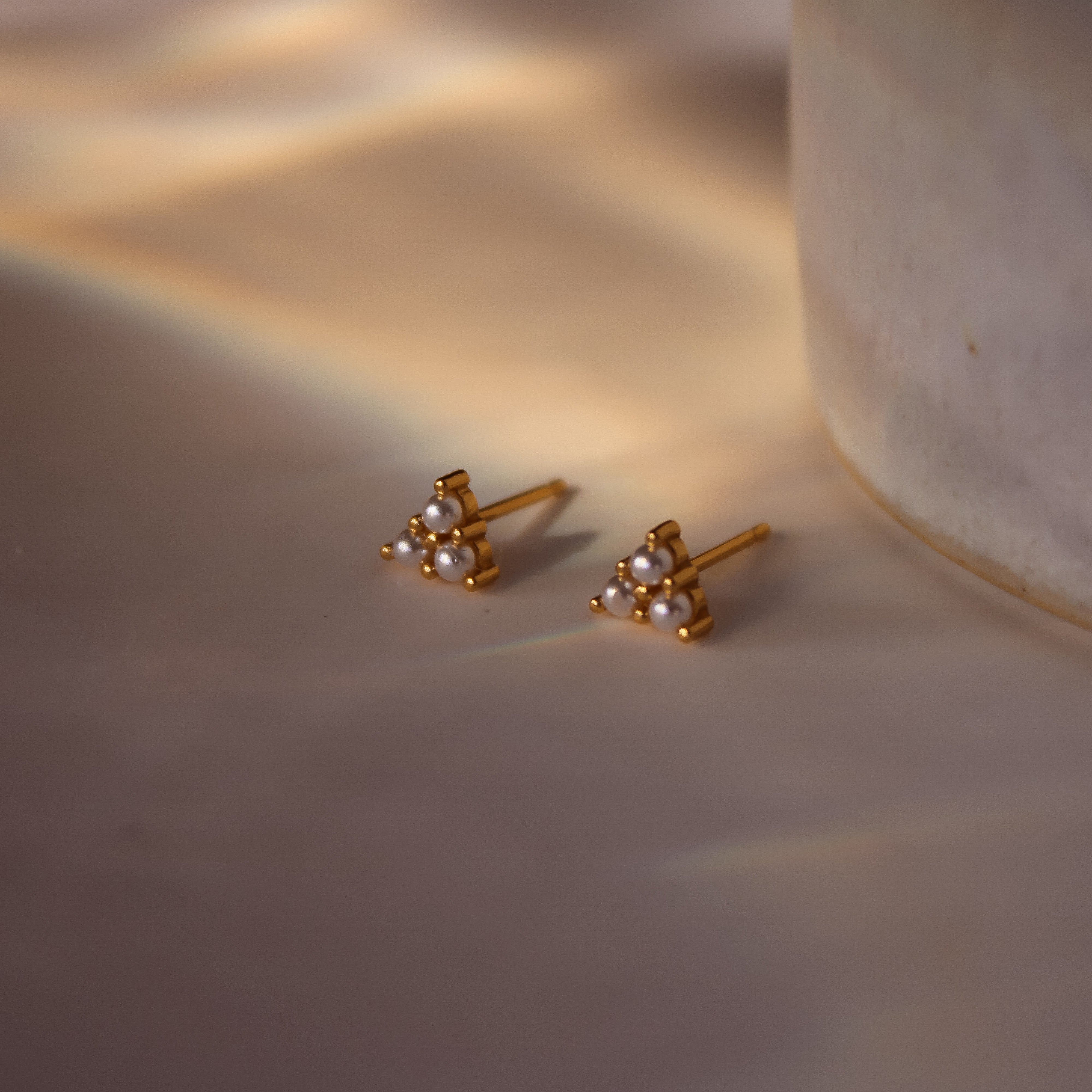 „Ariadne" Triple Pearl Ohrstecker
