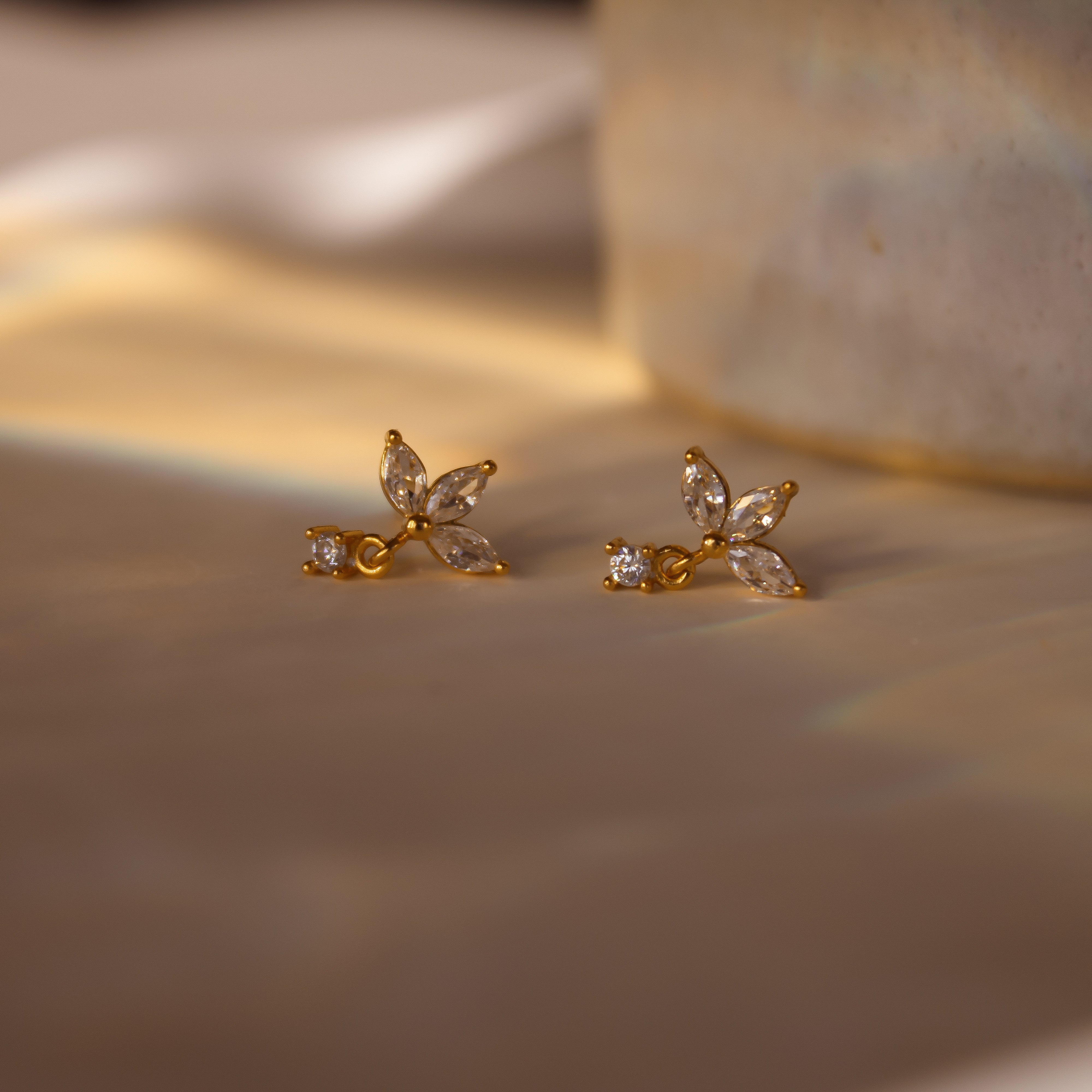 „Chaya" florale Zirkonia Ohrstecker