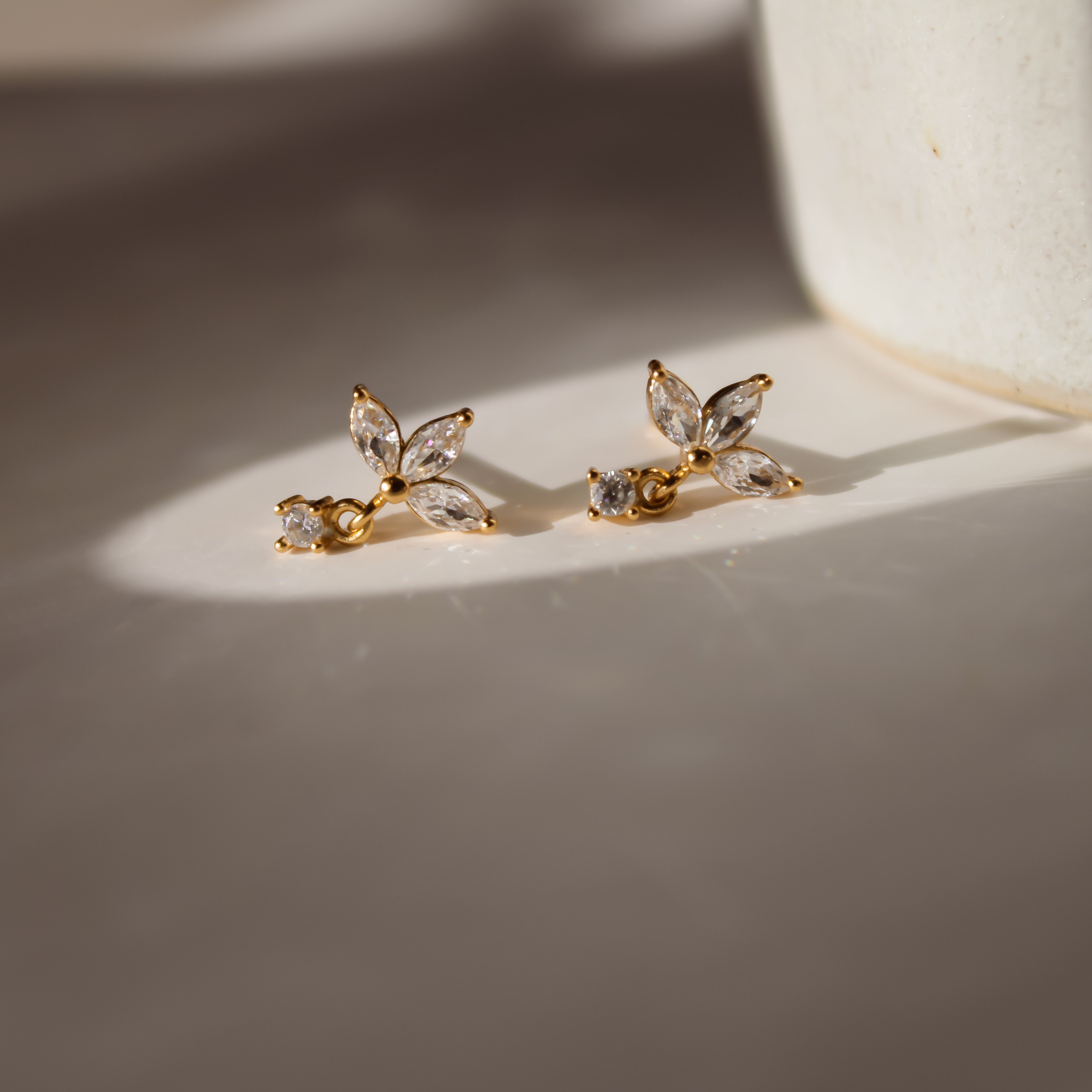 „Chaya" florale Zirkonia Ohrstecker