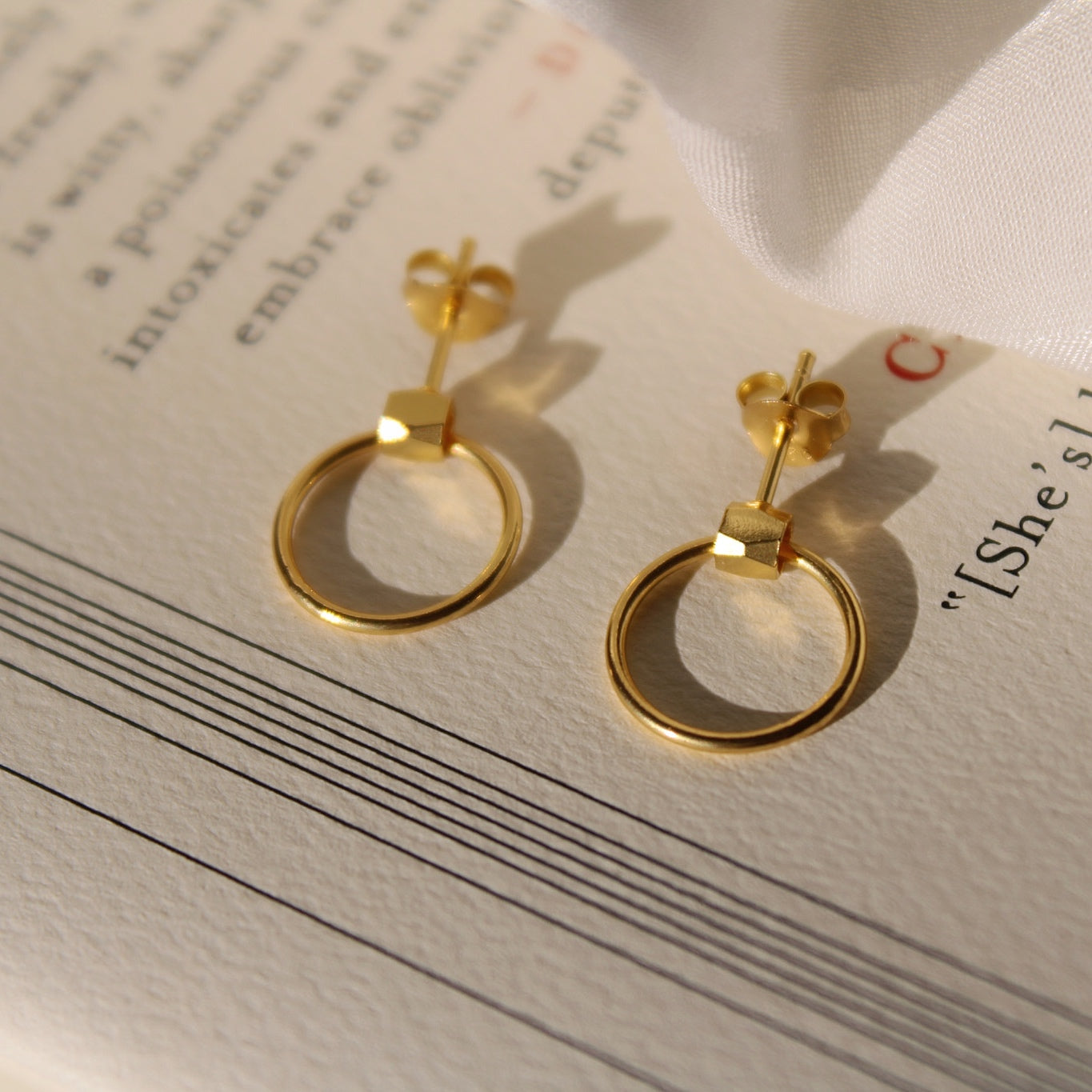 "Mina" stylische Kreis Ohrstecker Gold