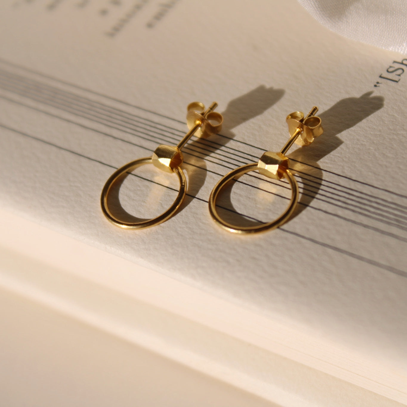 "Mina" stylische Kreis Ohrstecker Gold