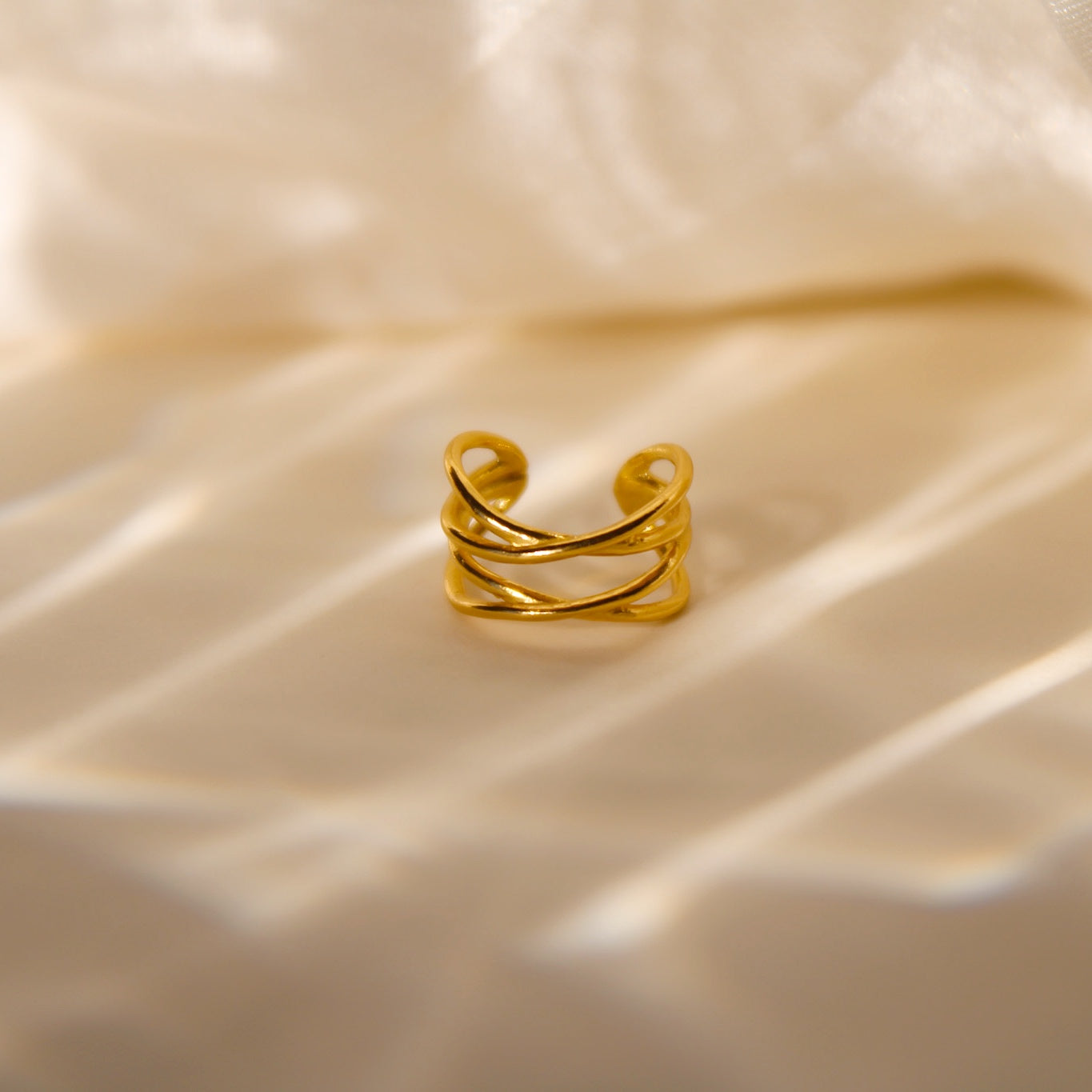 "X X" - Earcuff Gold