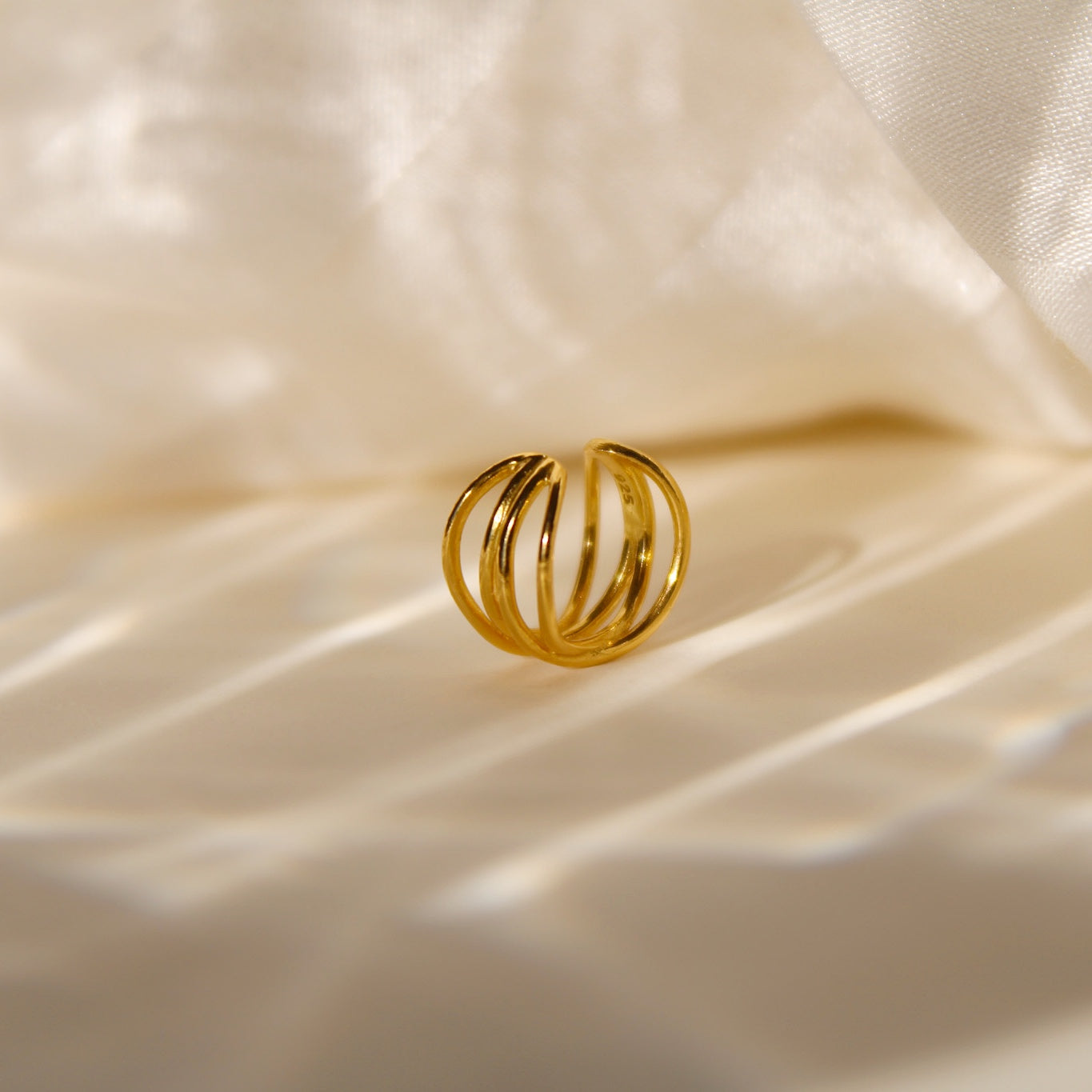 "X X" - Earcuff Gold