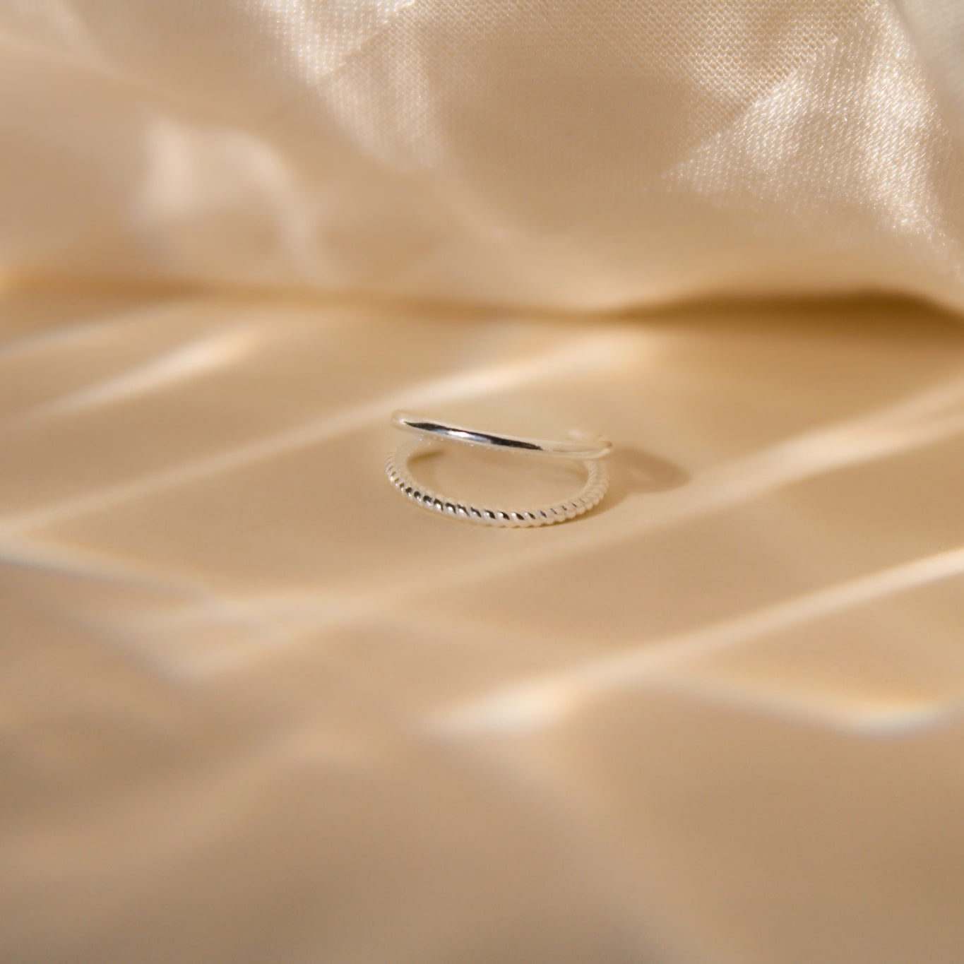 "Leila" zierlicher, gedrehter Earcuff aus Sterlingsilber