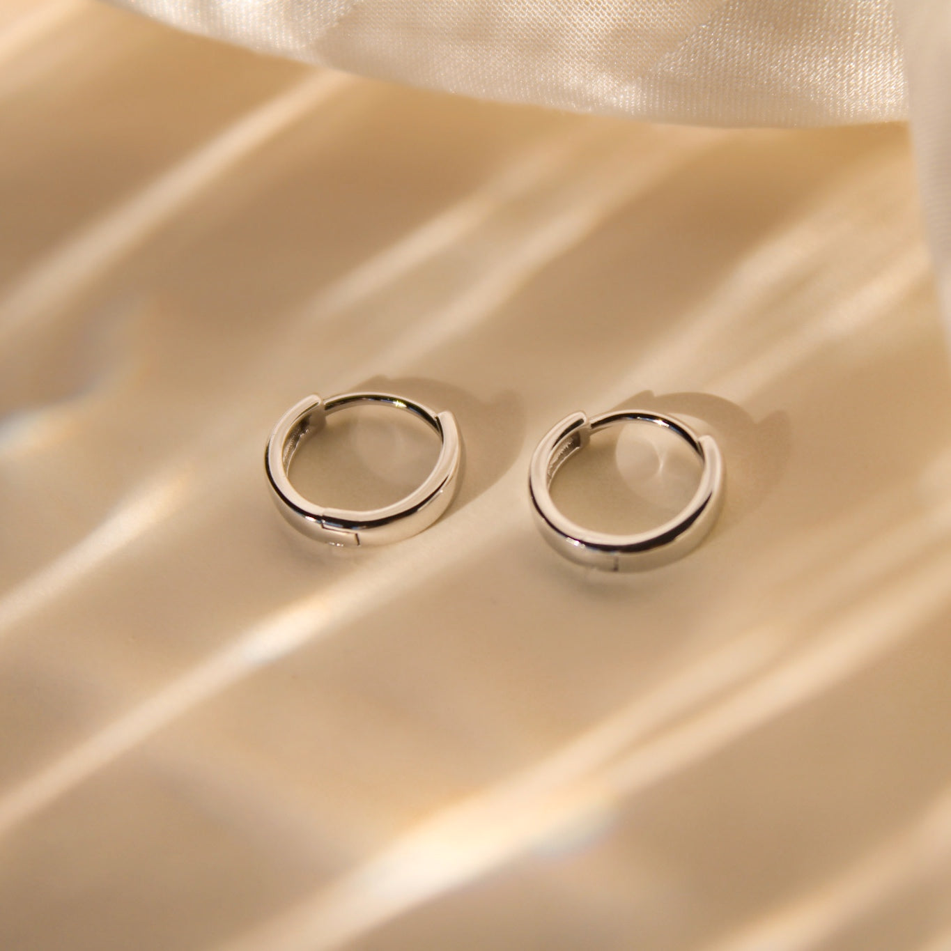 "Simplicity" klassische, silberne Creolen