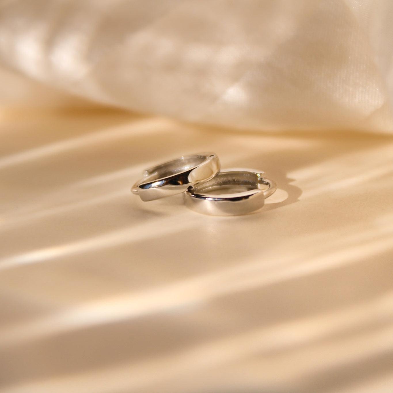 "Simplicity" klassische, silberne Creolen