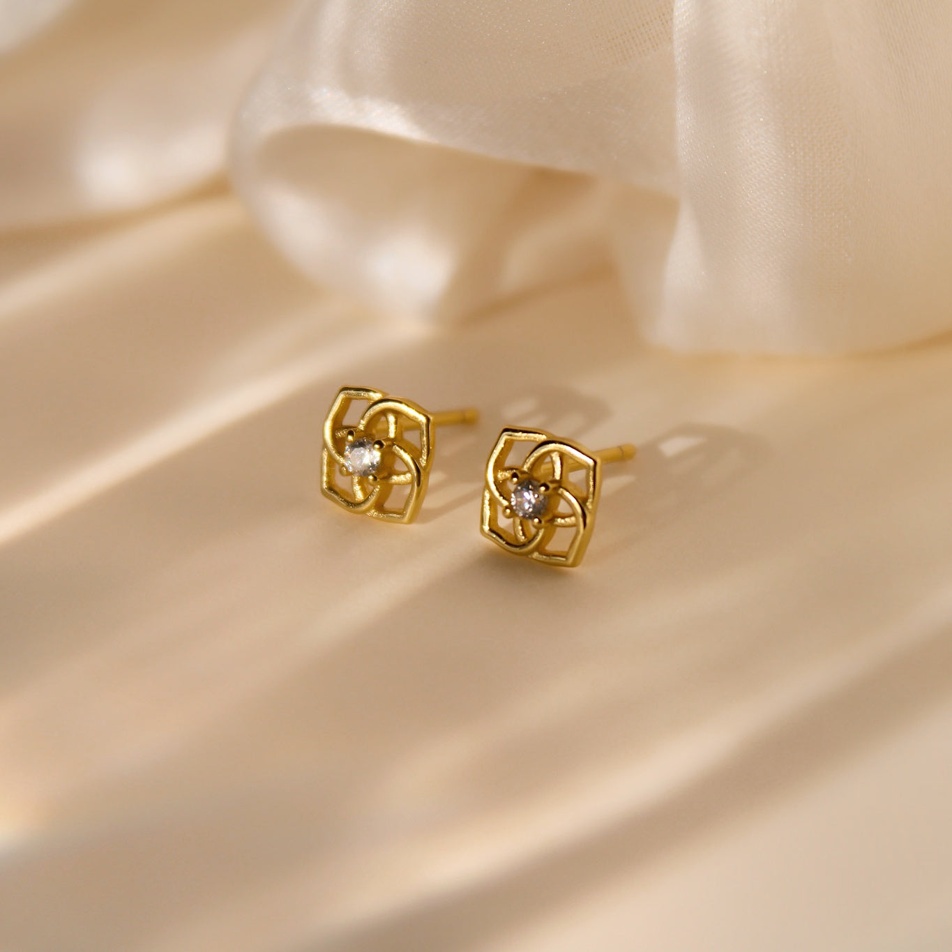 „Avery" Blumen Ornament Ohrstecker