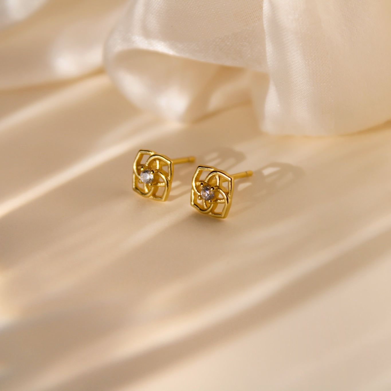 „Avery" Blumen Ornament Ohrstecker