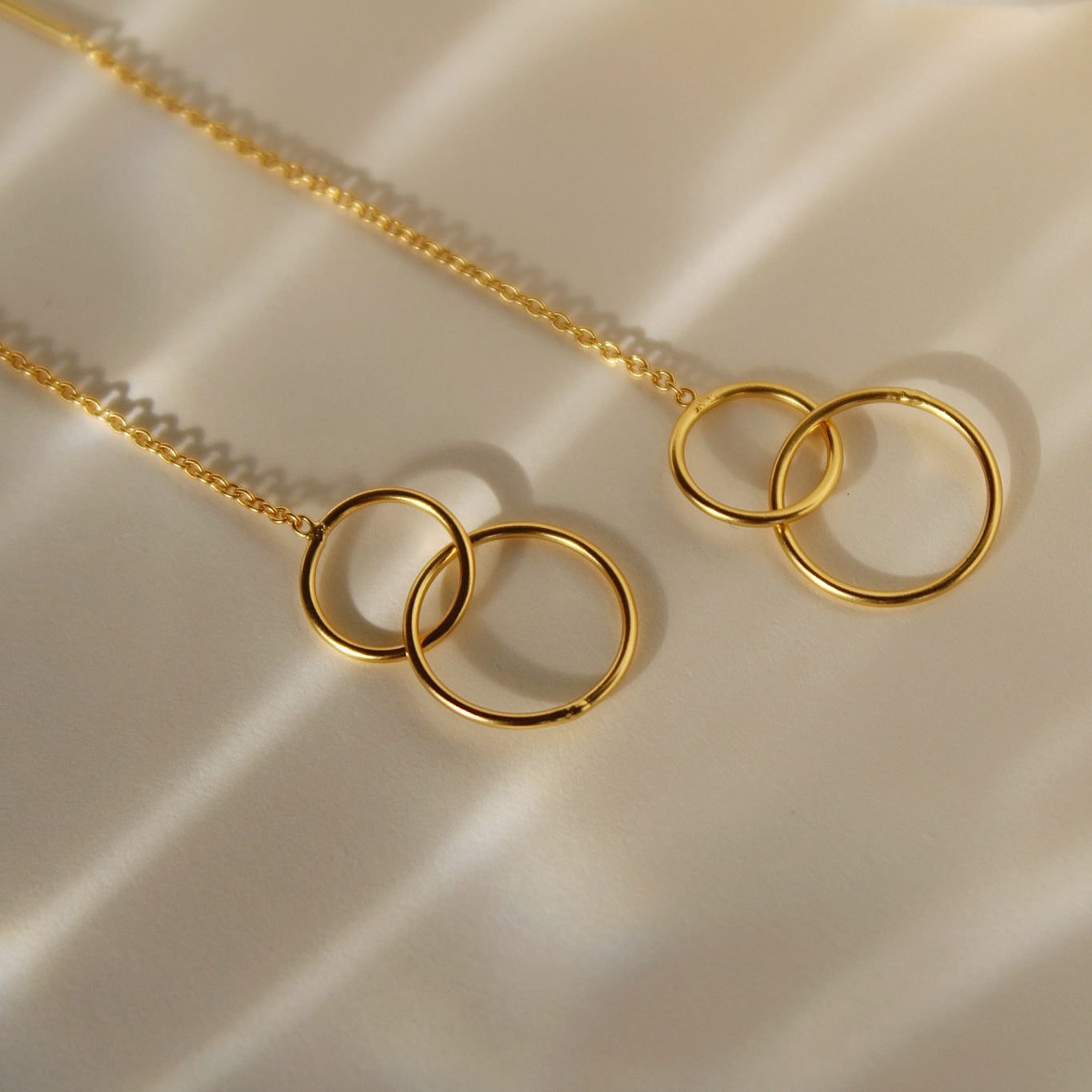 „Saikuru" Threader Ohrringe mit Kreisanhänger