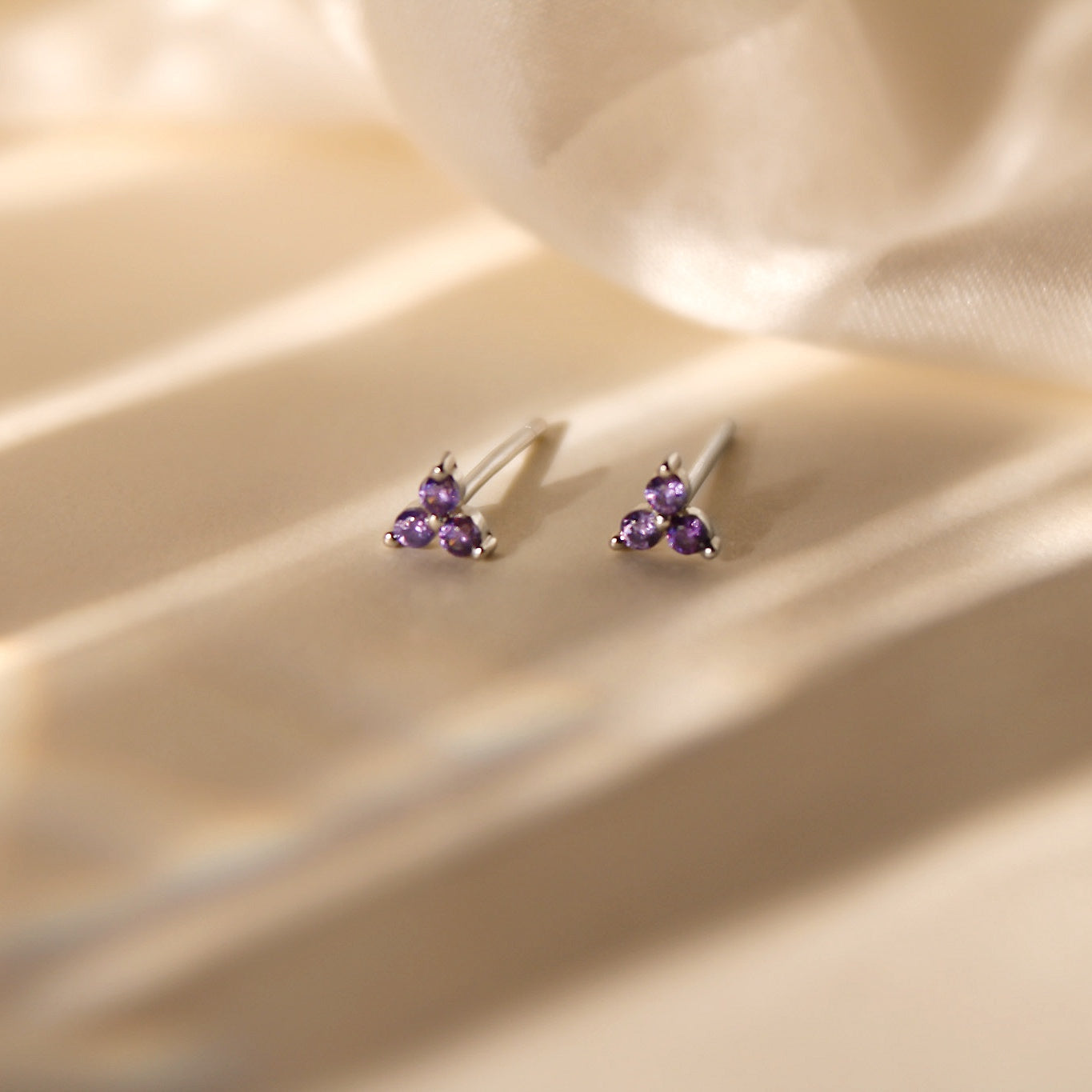 "Sparkling Blossom" hochwertige Sterlingsilber Ohrstecker mit Lila Zirkonia