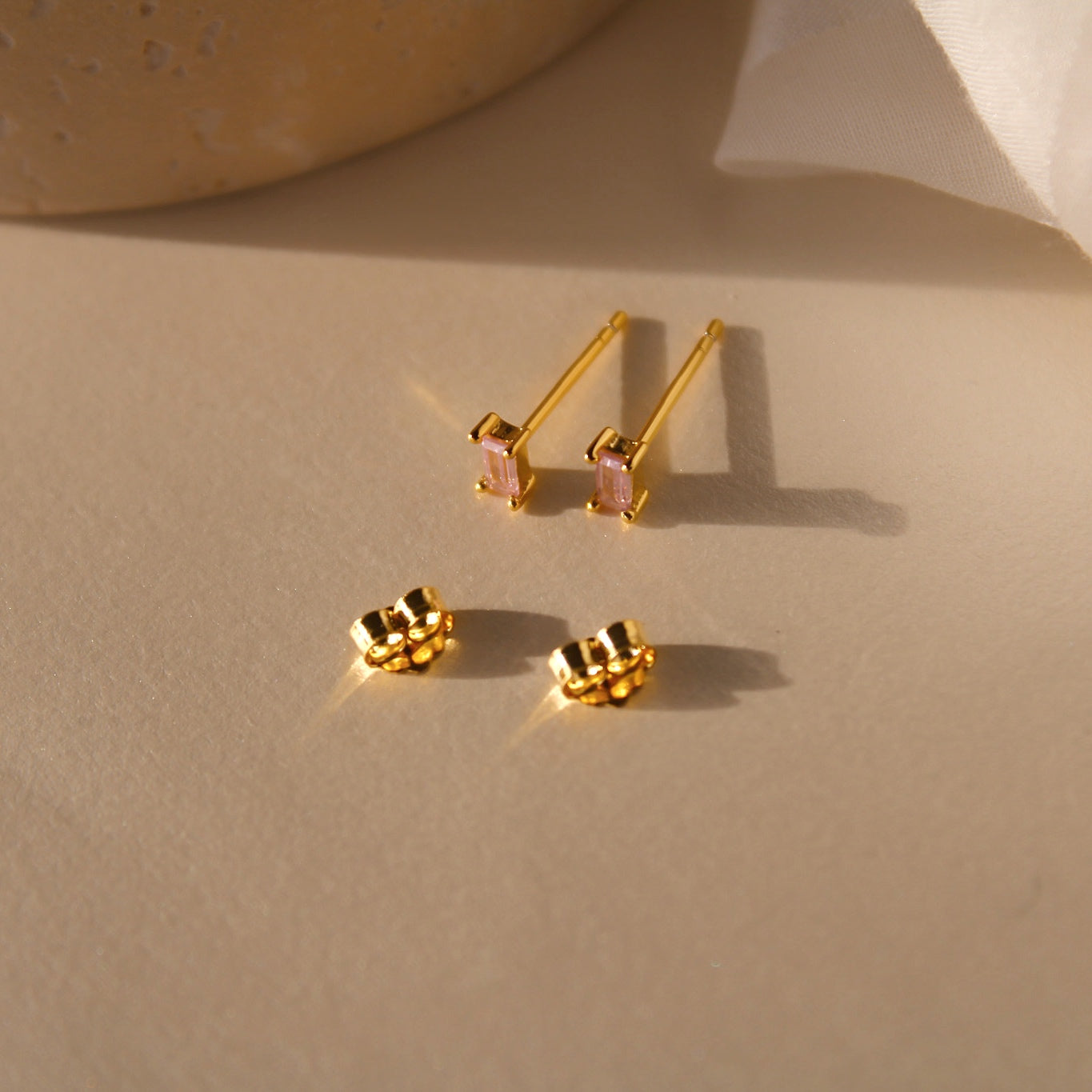 "Tiny Treasures" Baguette Ohrstecker