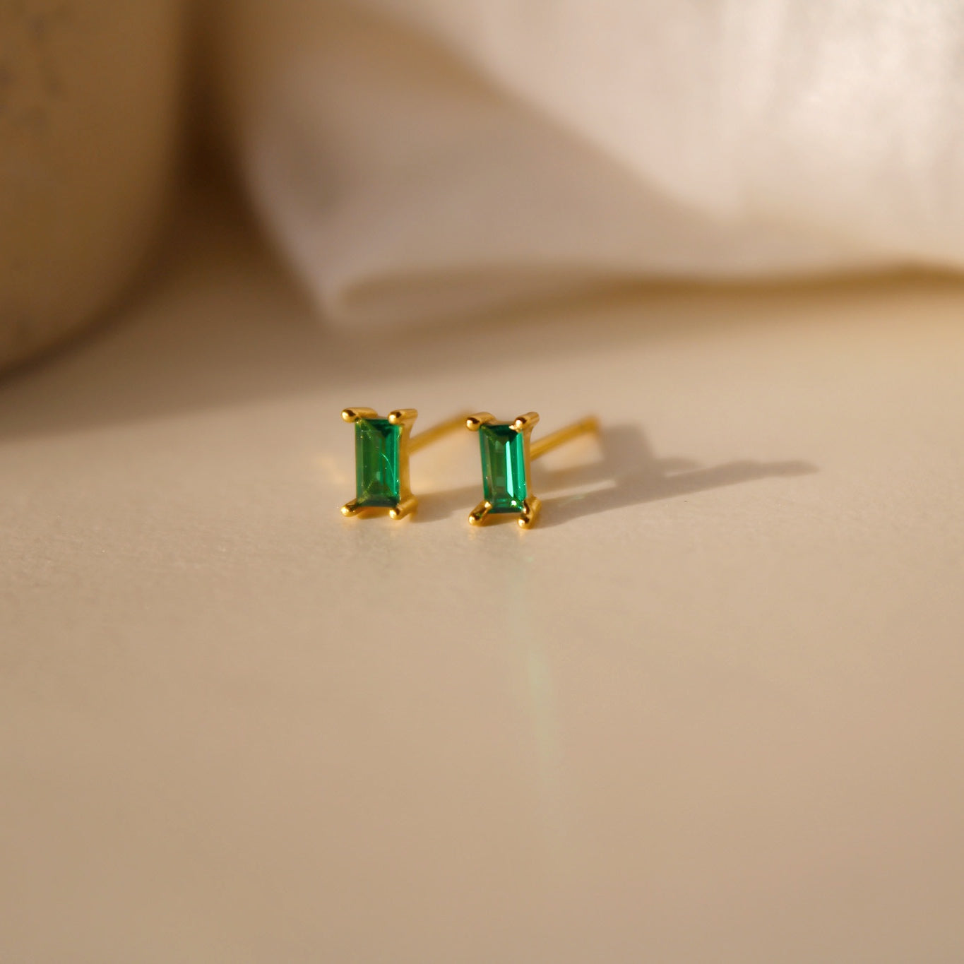 "Tiny Treasures" Baguette Ohrstecker