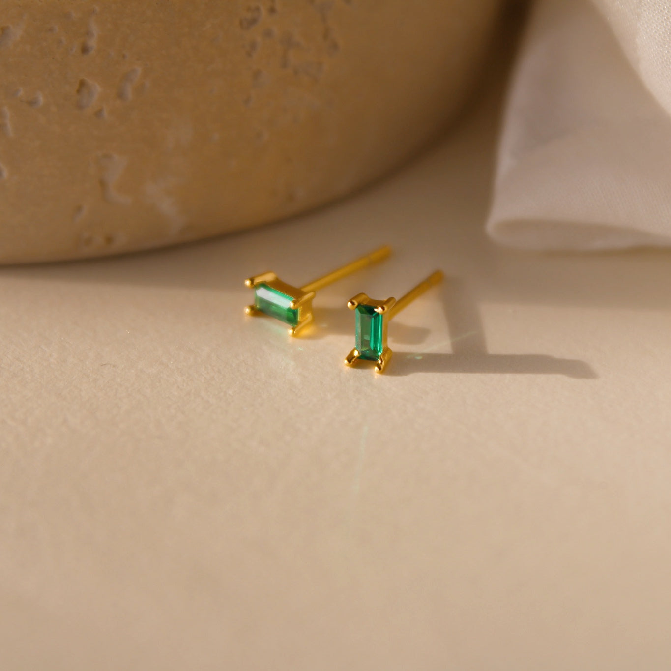 "Tiny Treasures" Baguette Ohrstecker