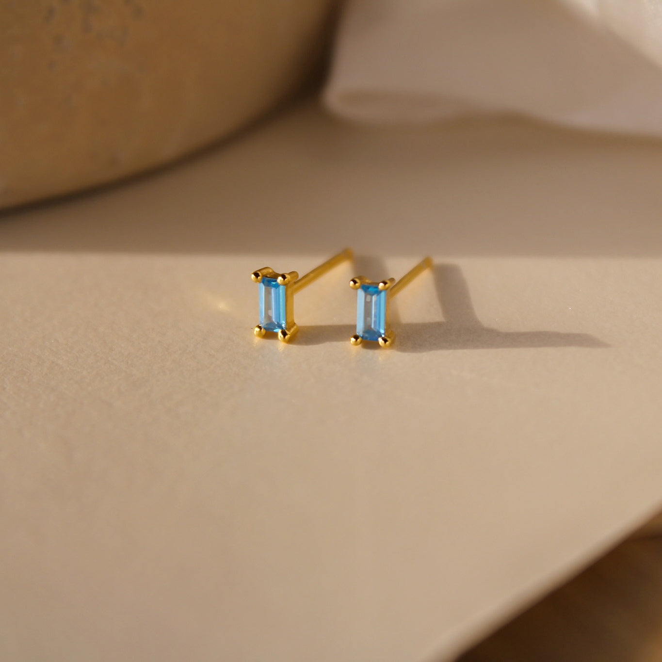 "Tiny Treasures" Baguette Ohrstecker