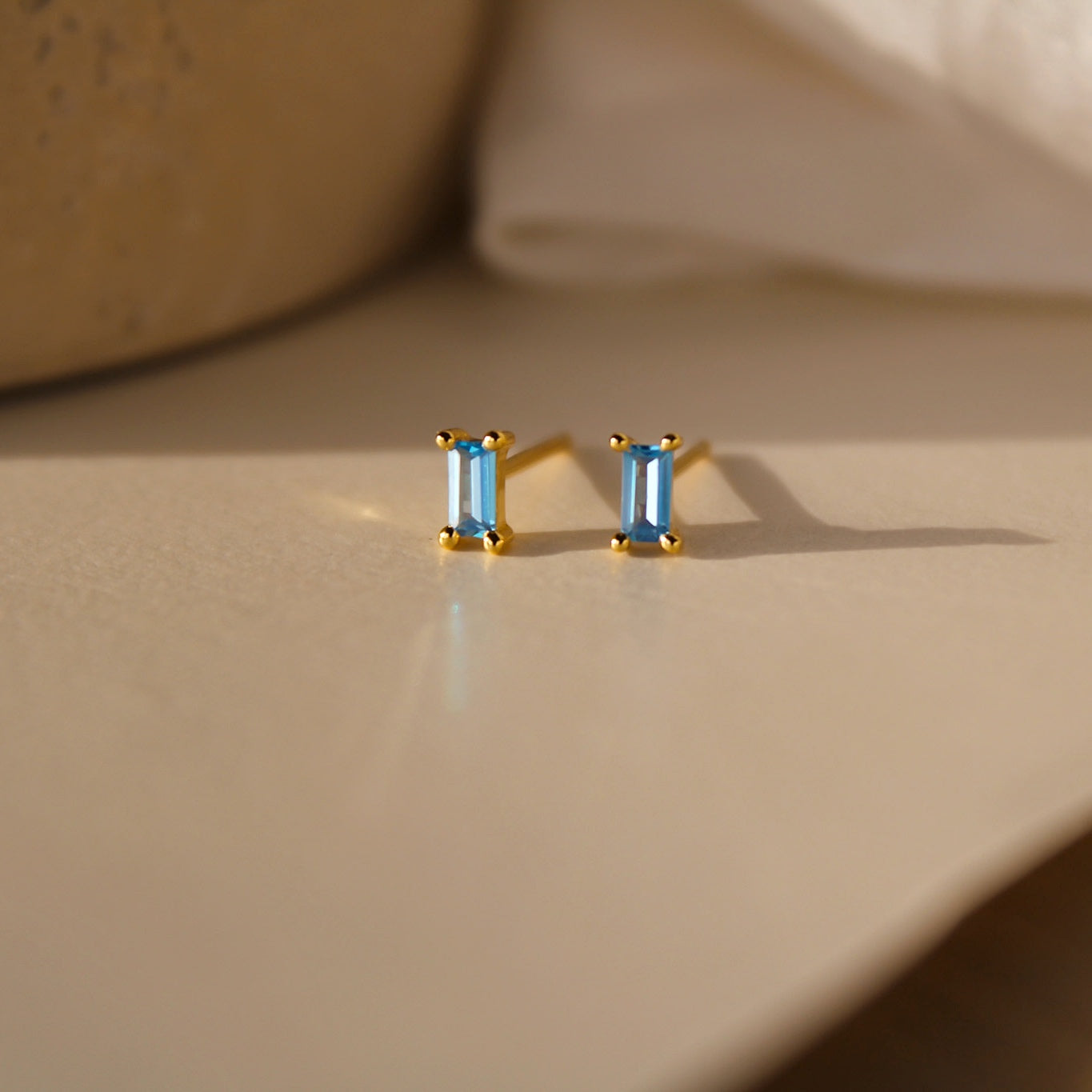 "Tiny Treasures" Baguette Ohrstecker