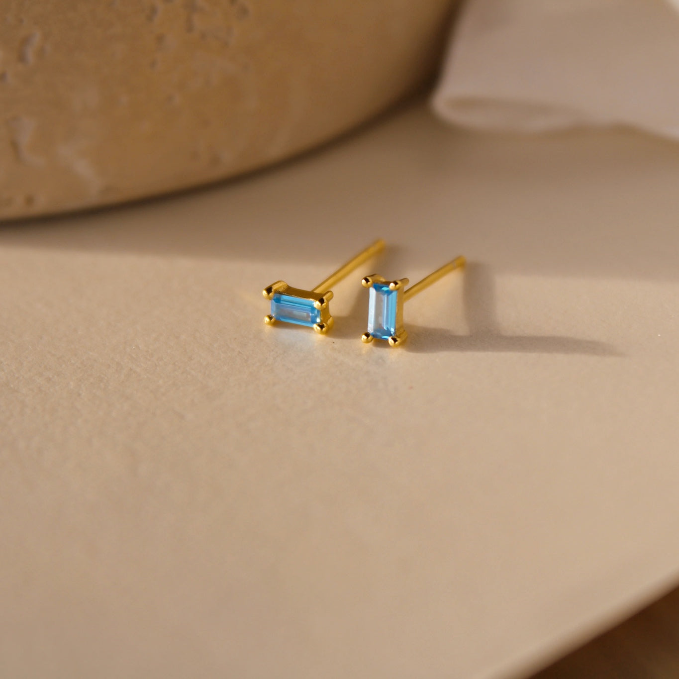 "Tiny Treasures" Baguette Ohrstecker