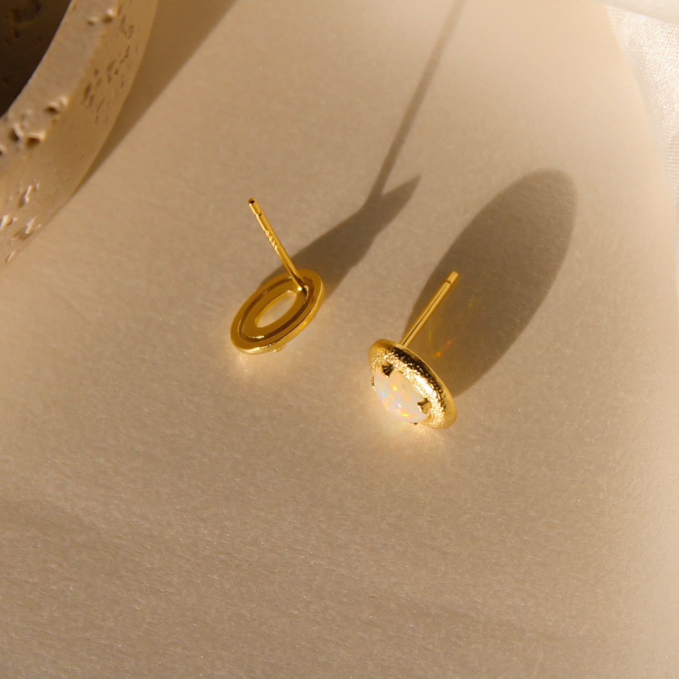 "Jasmin" elegante, ovale Opal Ohrstecker