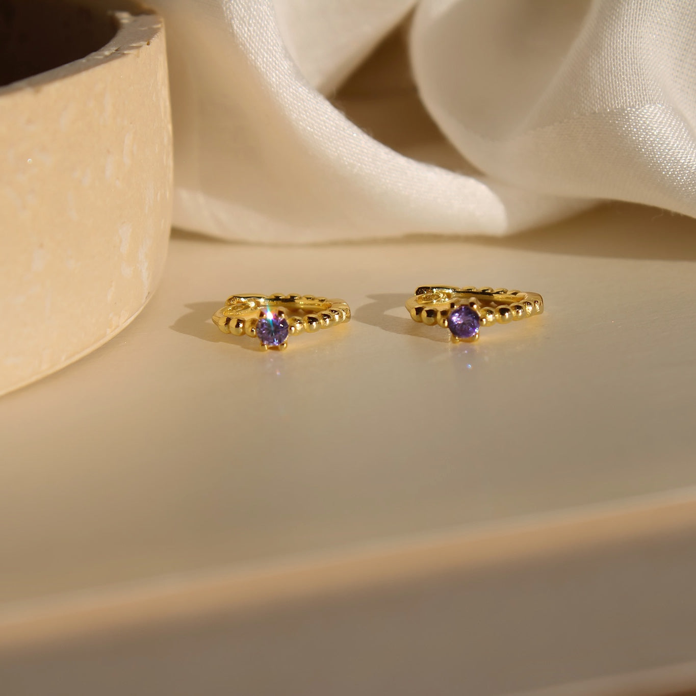 "Boho Lavender" Kügelchen Creolen Silber mit violetten Zirkonia