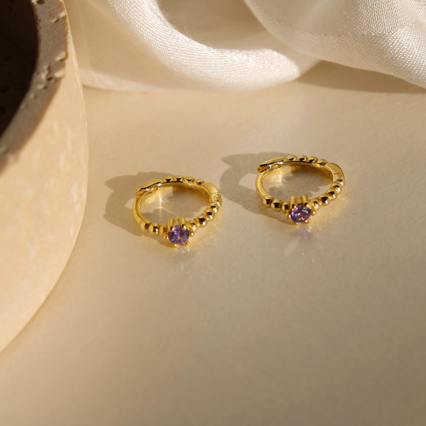 "Boho Lavender" Kügelchen Creolen Silber mit violetten Zirkonia