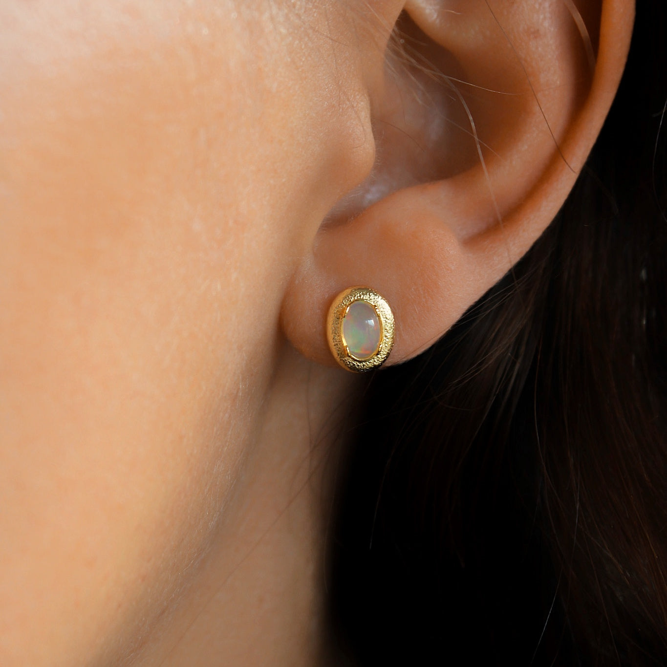 "Jasmin" elegante, ovale Opal Ohrstecker