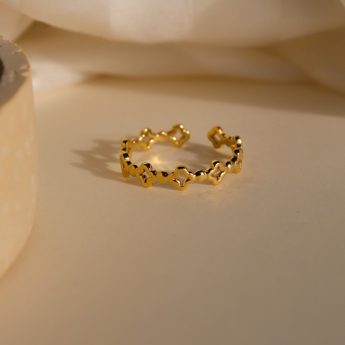 "Lucky" floraler, zierlicher Edelstahl Ring in Silber und Gold
