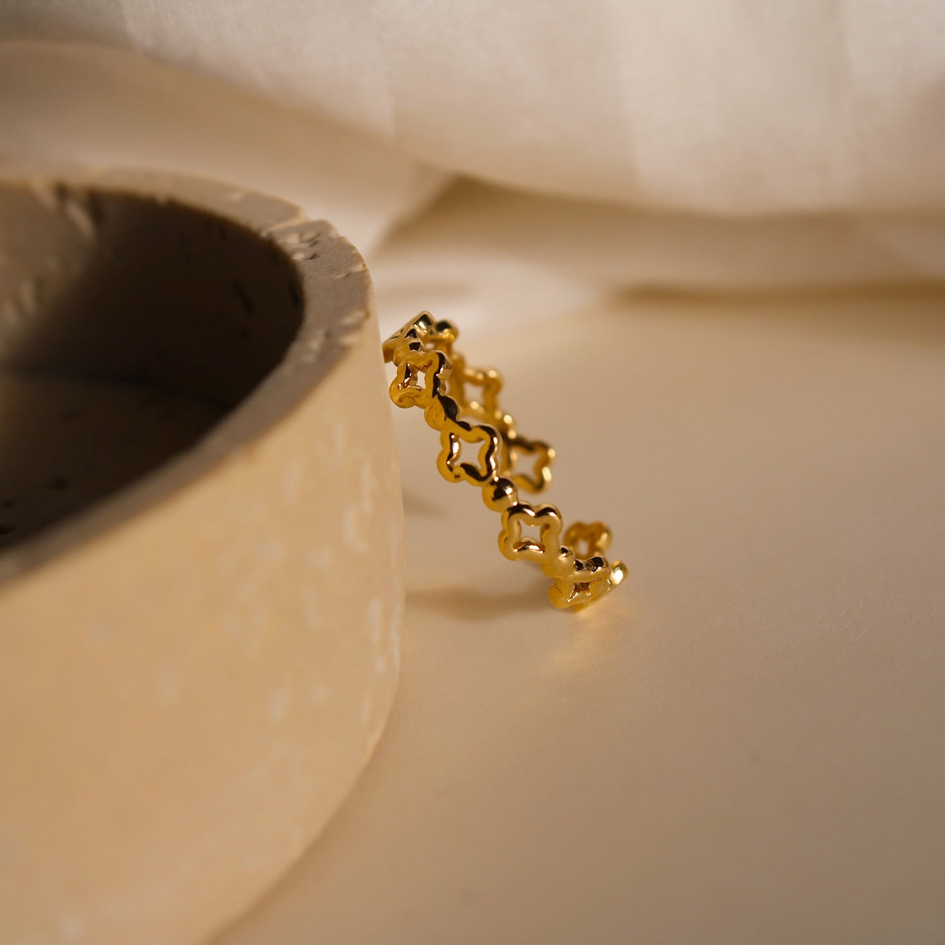 "Lucky" floraler, zierlicher Edelstahl Ring in Silber und Gold