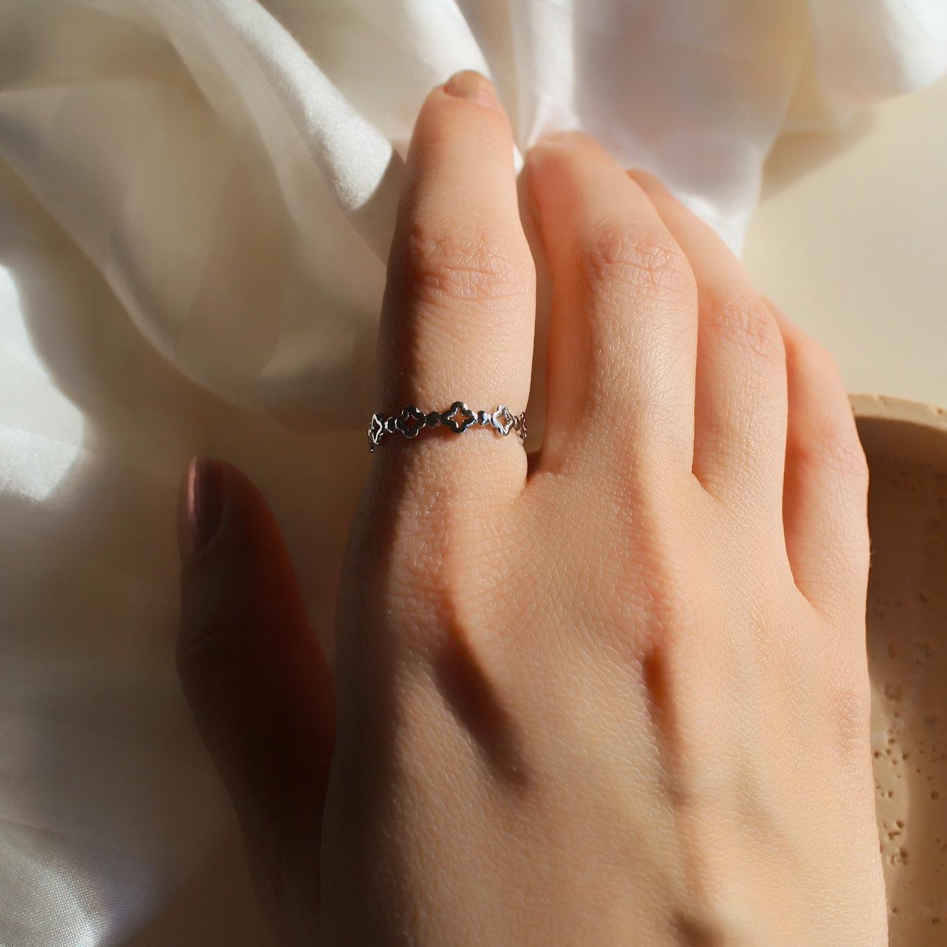 "Lucky" floraler, zierlicher Edelstahl Ring in Silber und Gold