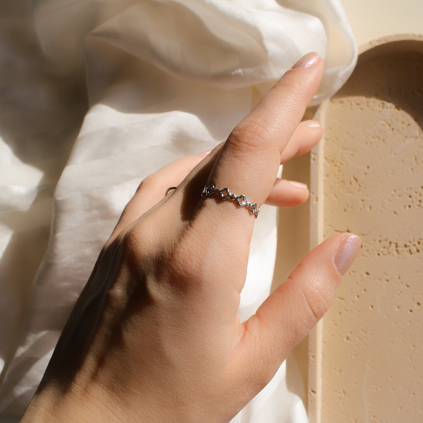 "Lucky" floraler, zierlicher Edelstahl Ring in Silber und Gold