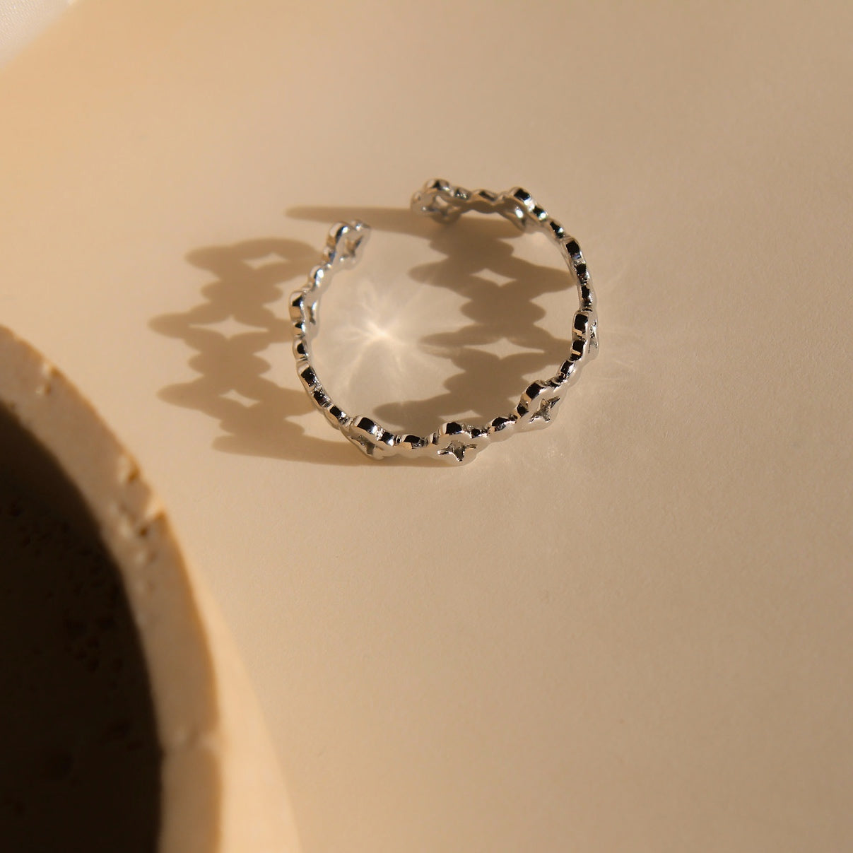 "Lucky" floraler, zierlicher Edelstahl Ring in Silber und Gold