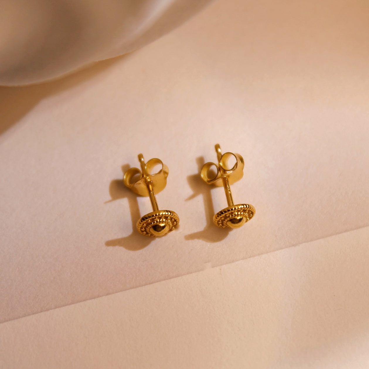 "Ornament" elegante Ohrstecker Gold
