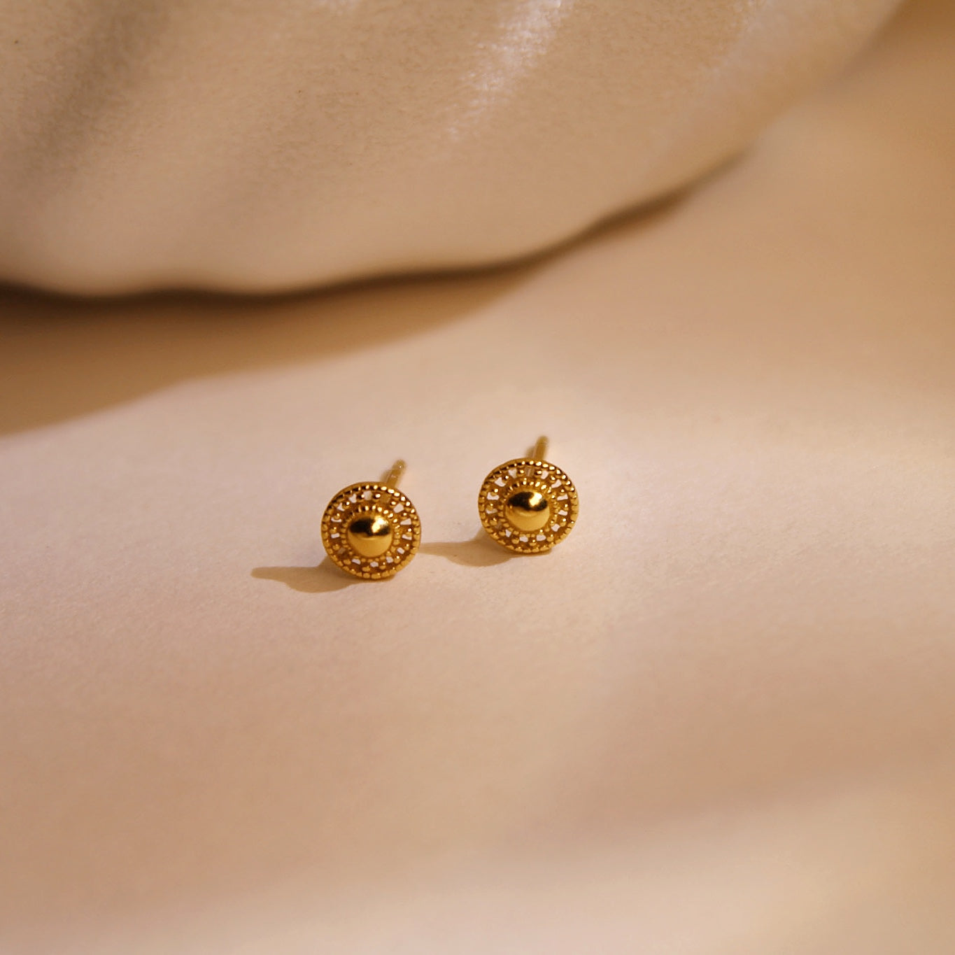 "Ornament" elegante Ohrstecker Gold