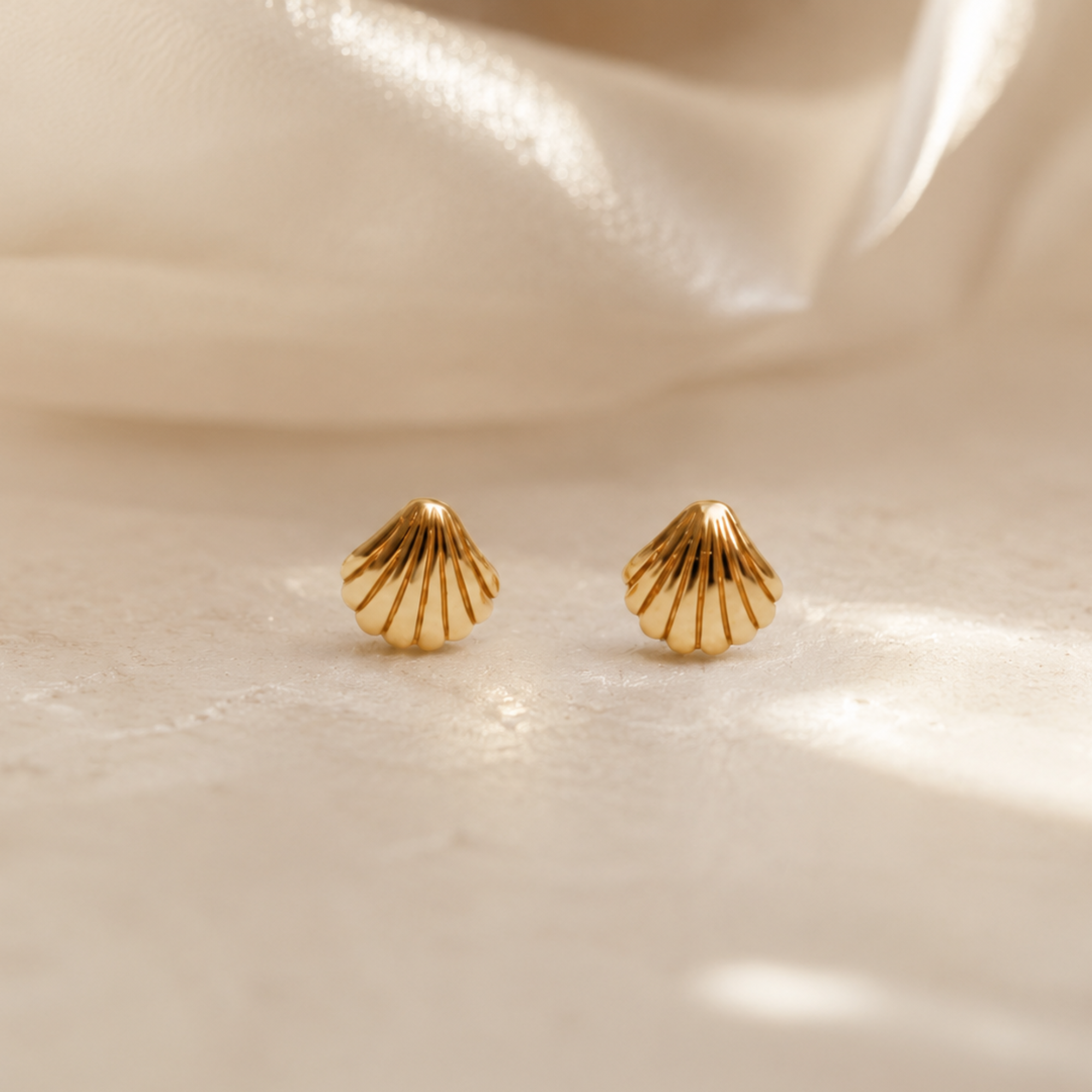 "Shelly" hochwertige Ohrstecker mit Muscheldesign