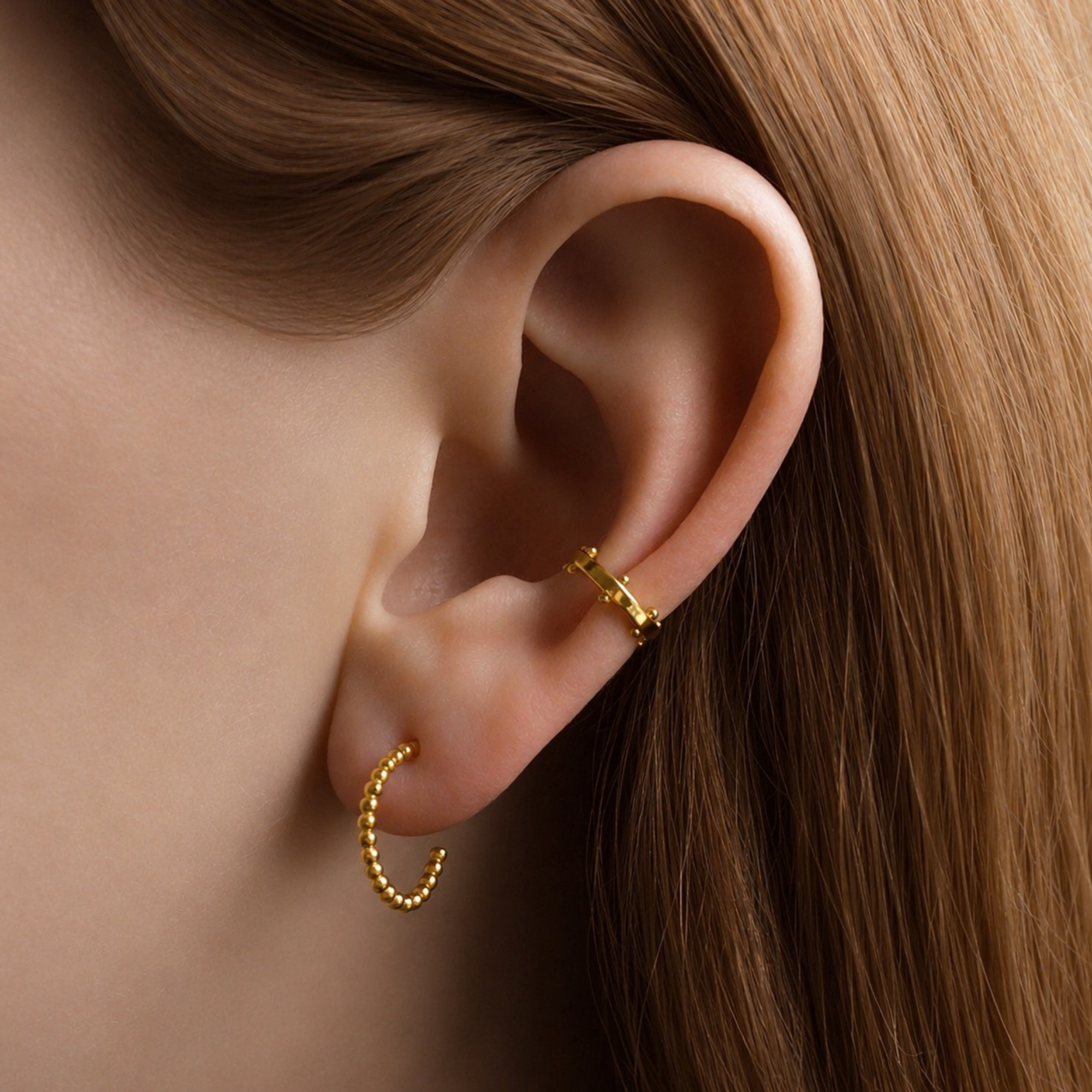 "Ava" minimalistischer, goldener Kügelchen Earcuff