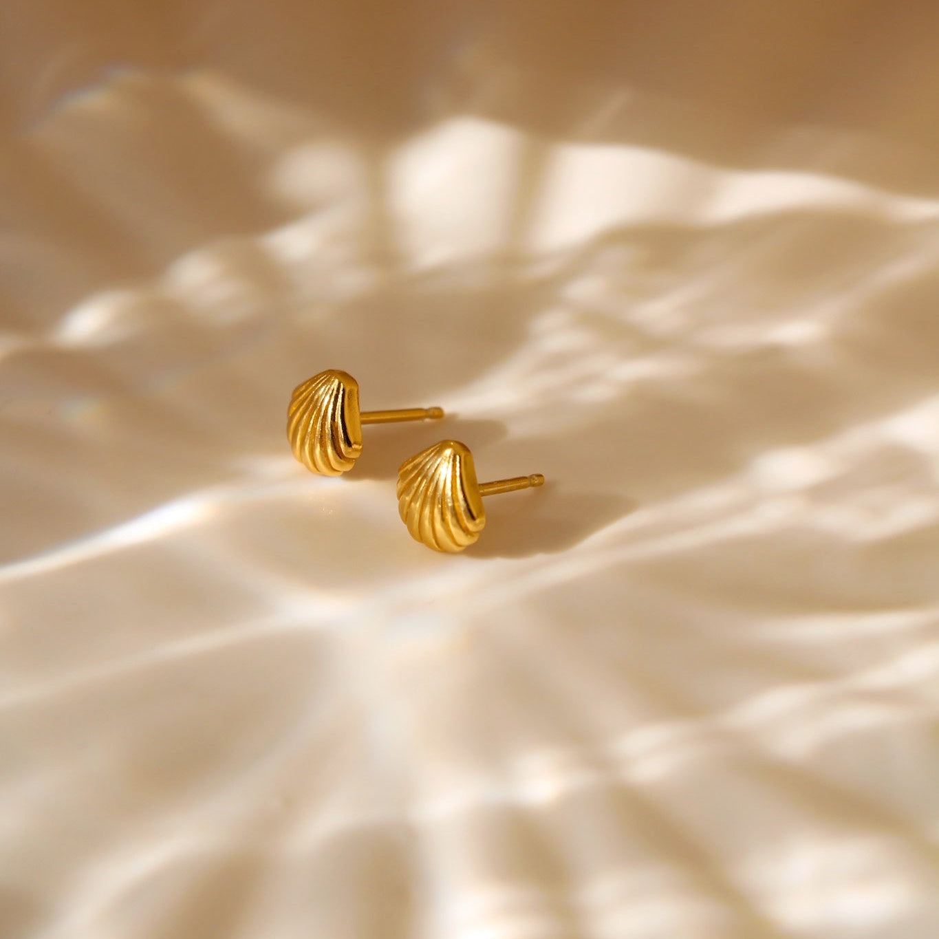 "Shelly" hochwertige Ohrstecker mit Muscheldesign