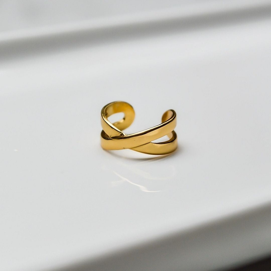 Schlichter, eleganter geschwungener Earcuff vergoldet